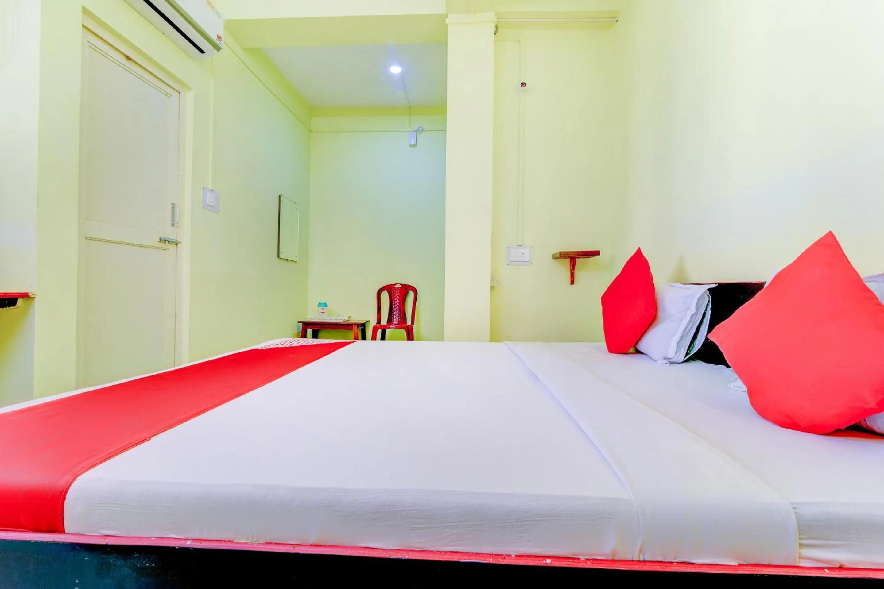 Bedroom in Hotel O Matri Smriti