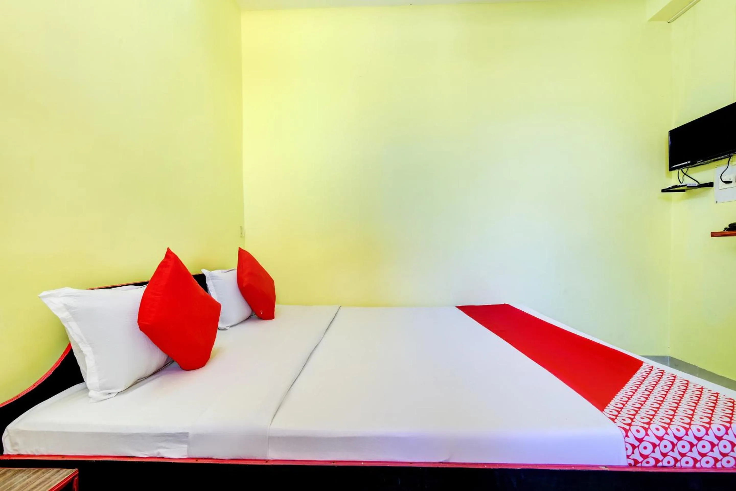 Bedroom in Hotel O Matri Smriti