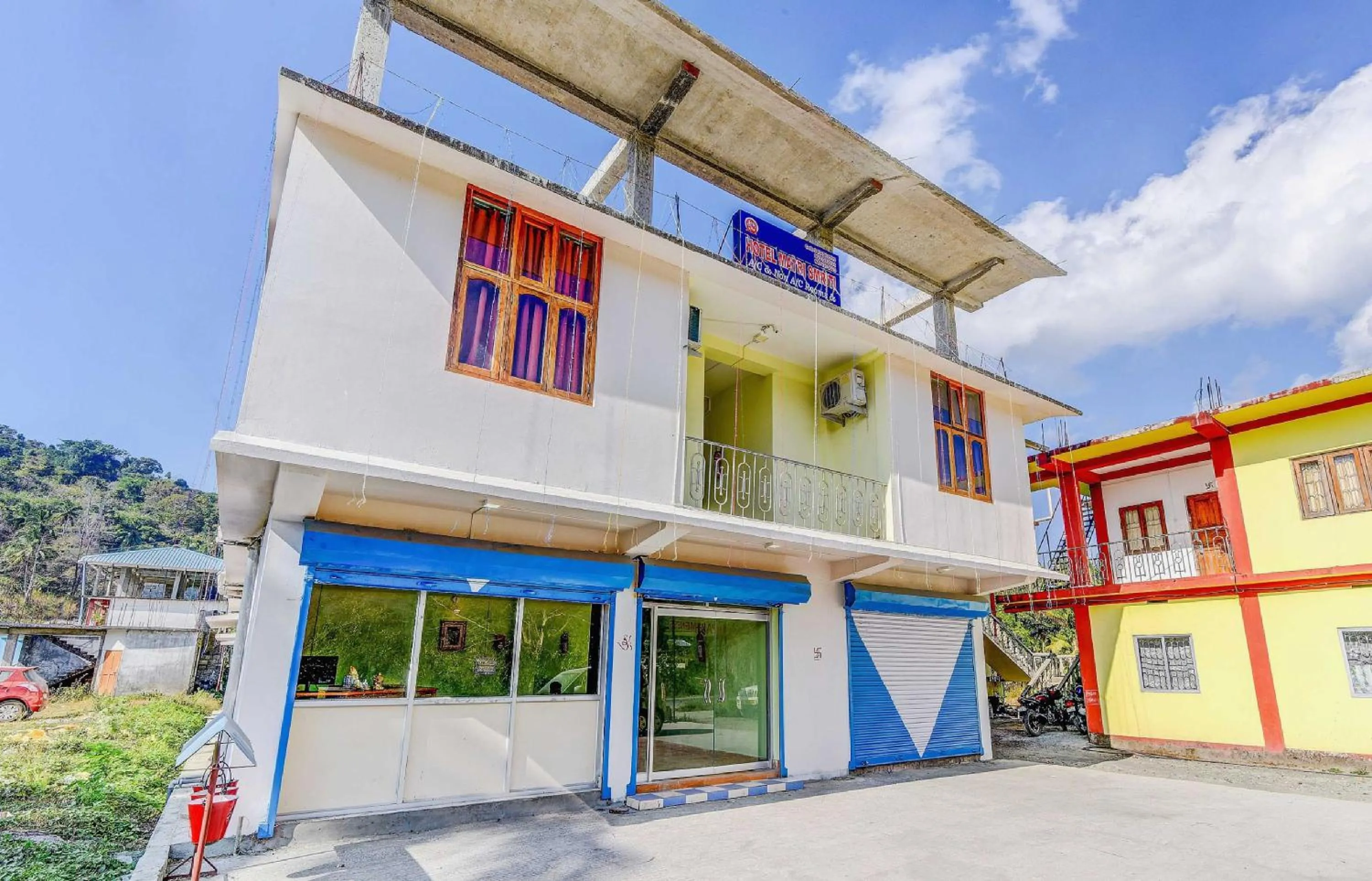 Facade/entrance in Hotel O Matri Smriti