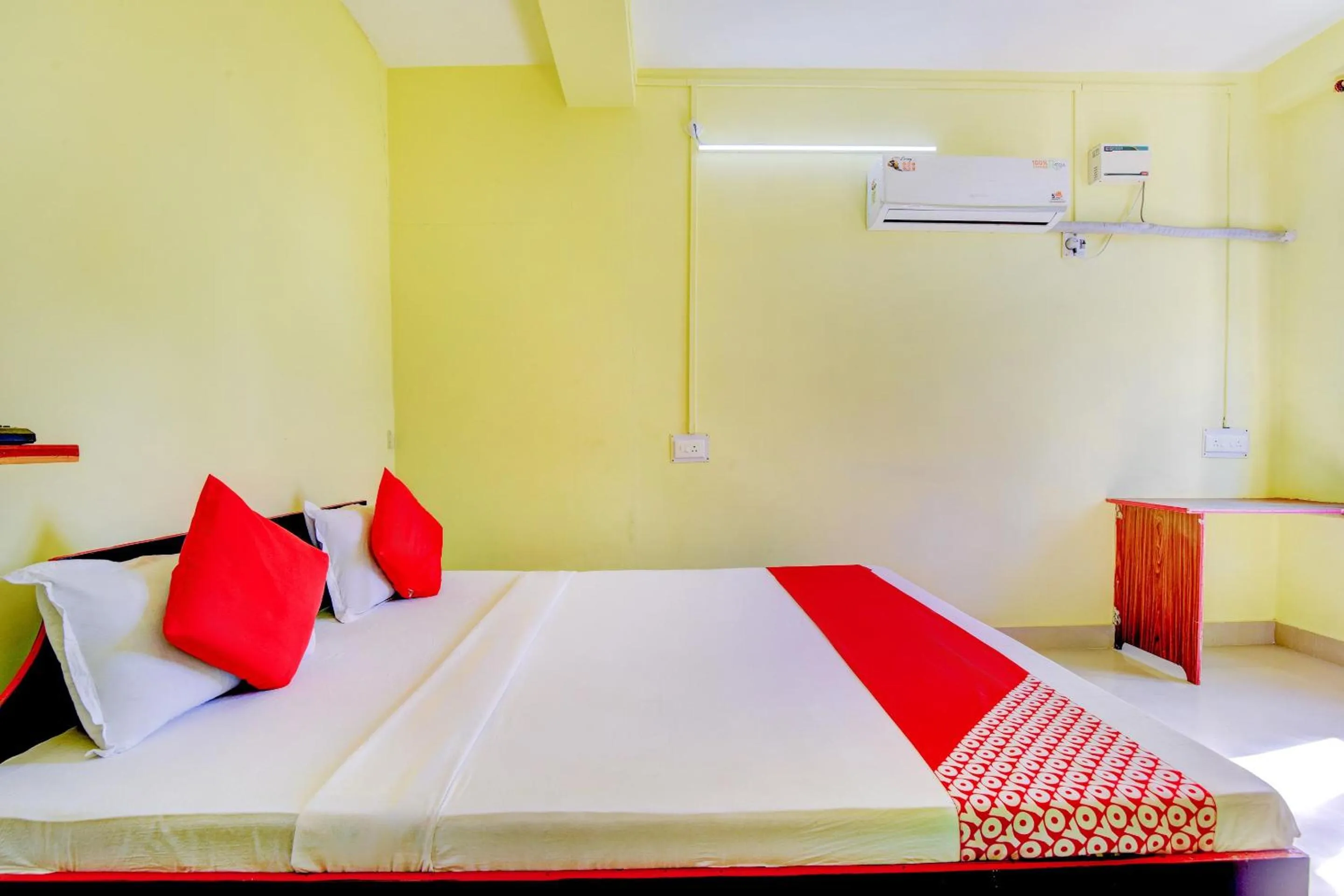 Bedroom in Hotel O Matri Smriti