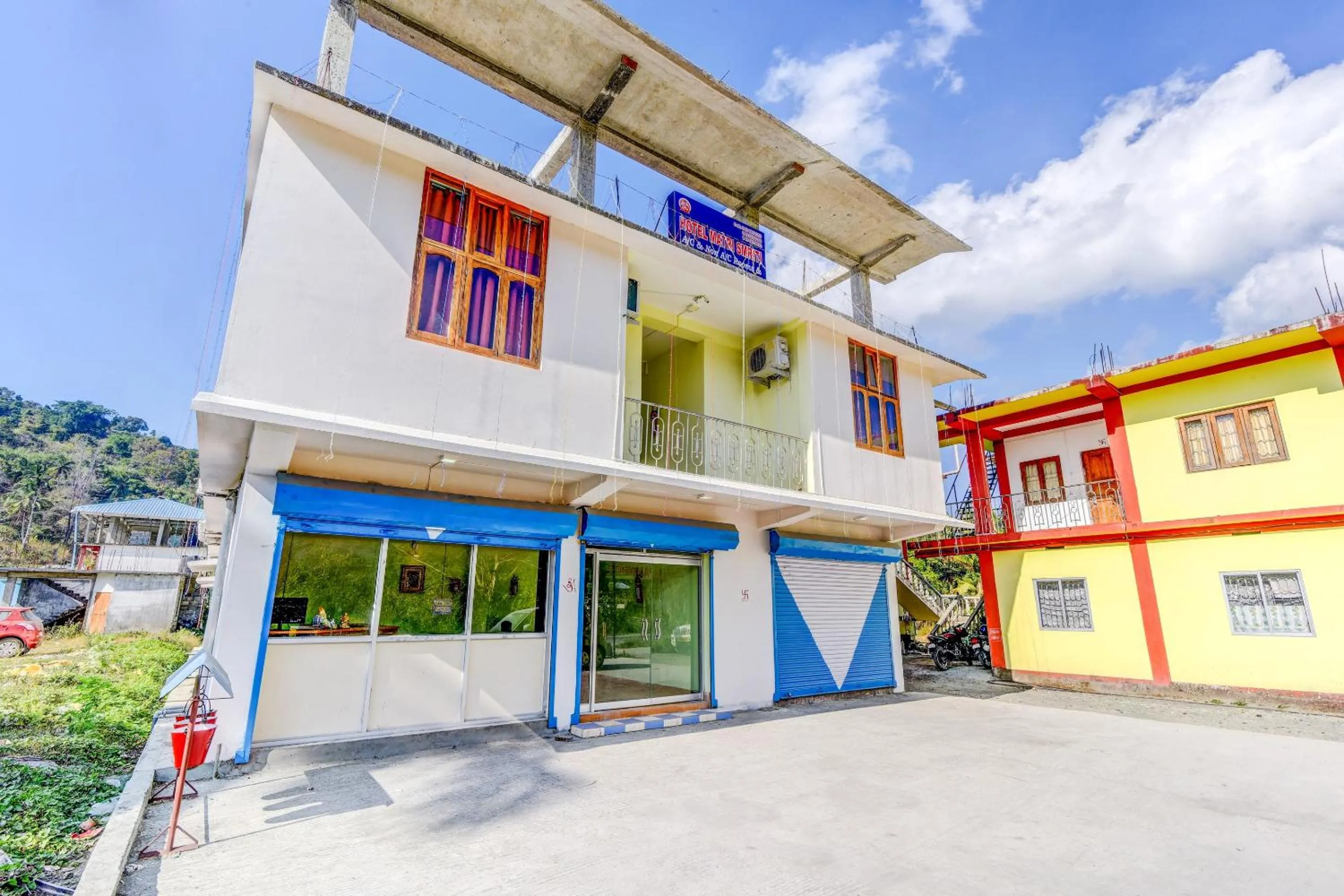 Facade/entrance in Hotel O Matri Smriti