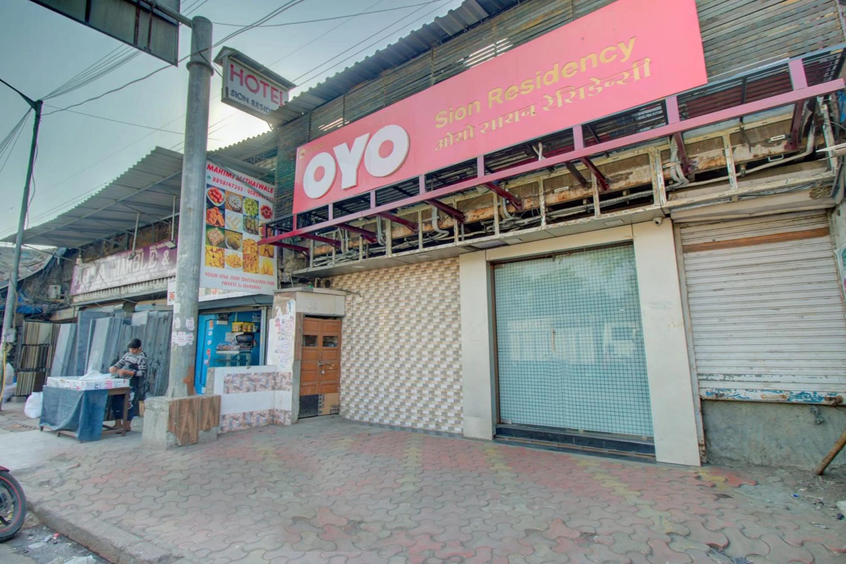 Facade/entrance in Hotel O Sion Residency