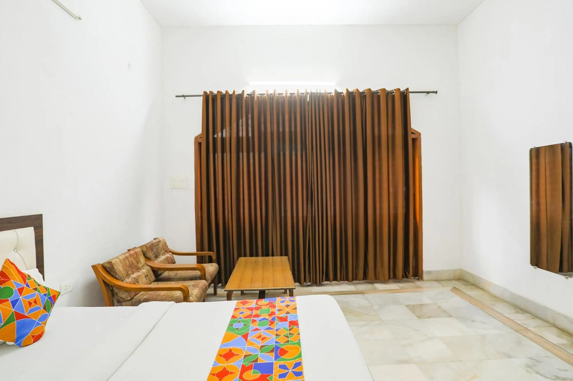 Living room, Bed in Via Prashansa Palace - Banaras Railway Station