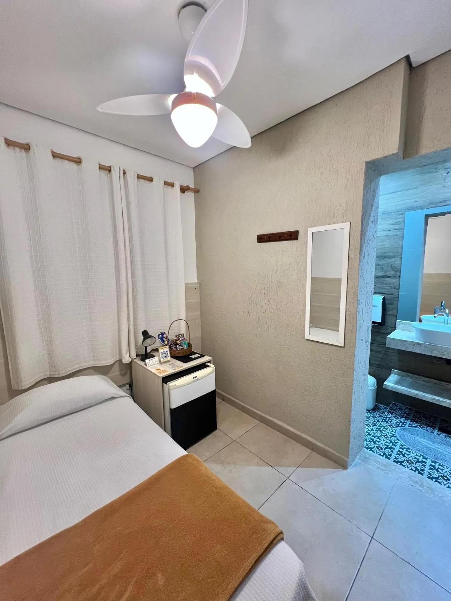 Small Single Room in Hotel Rio