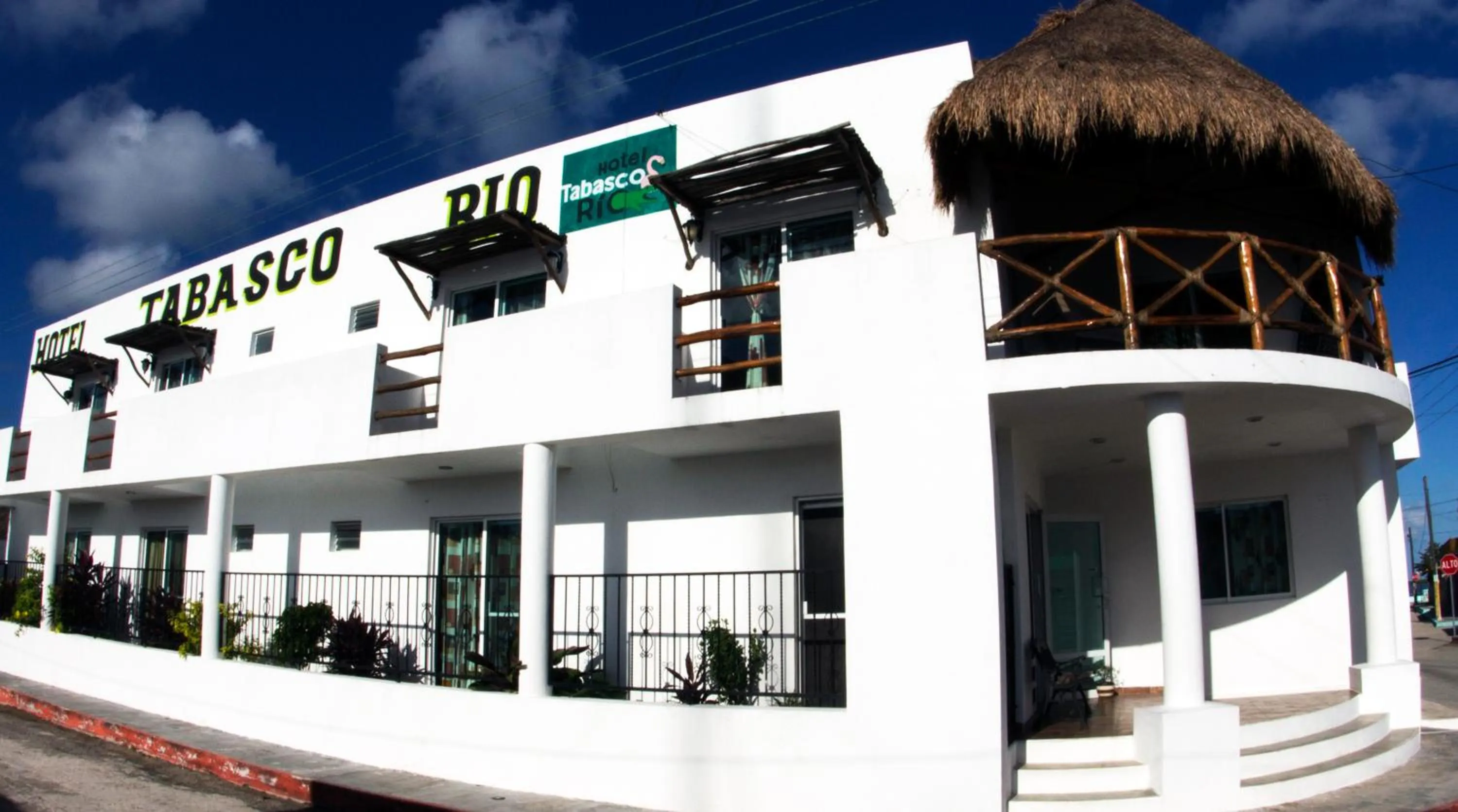 Facade/entrance in Hotel Tabasco Rio