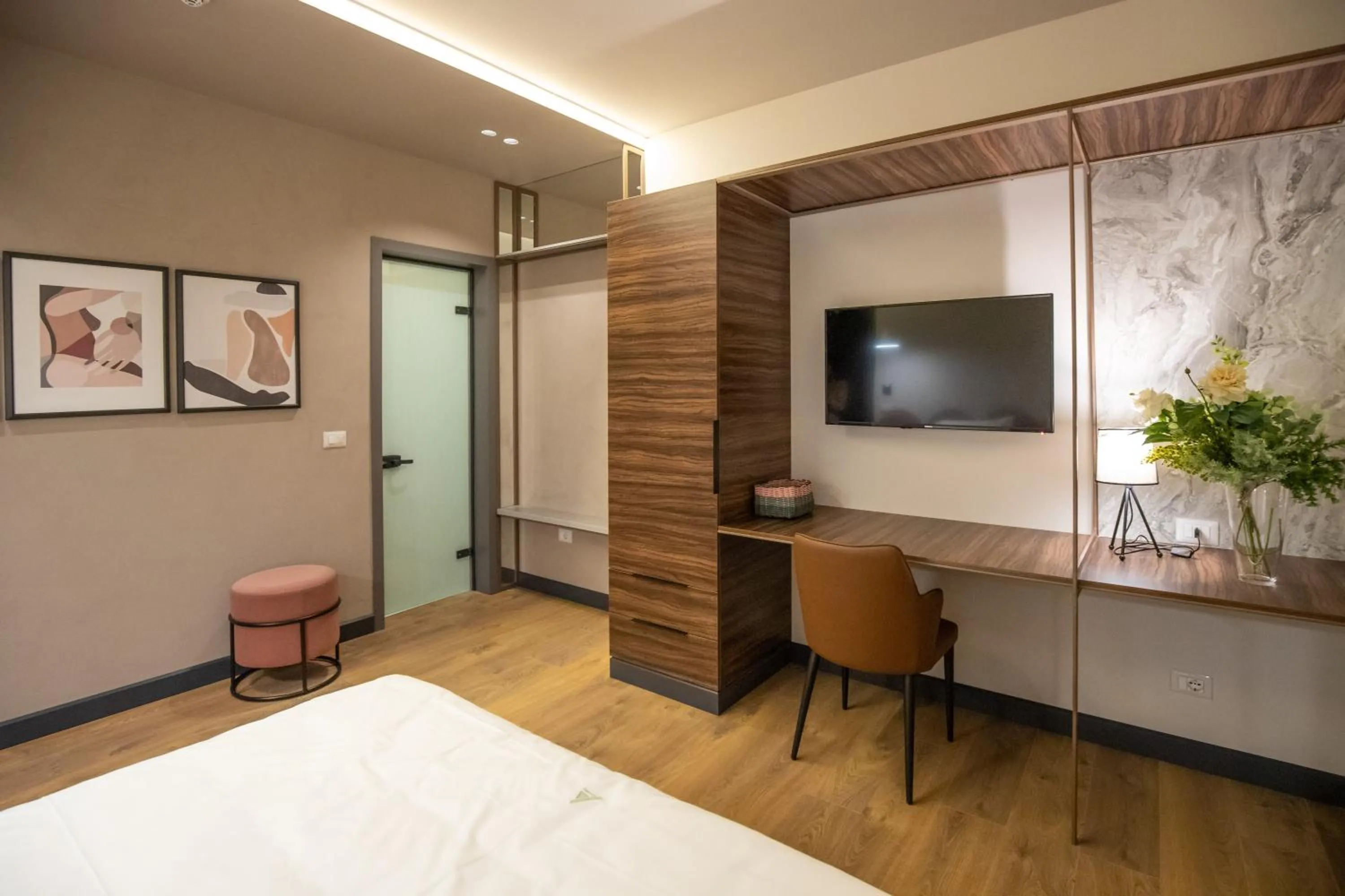 TV and multimedia, Bed in Allure Boutique Hotel