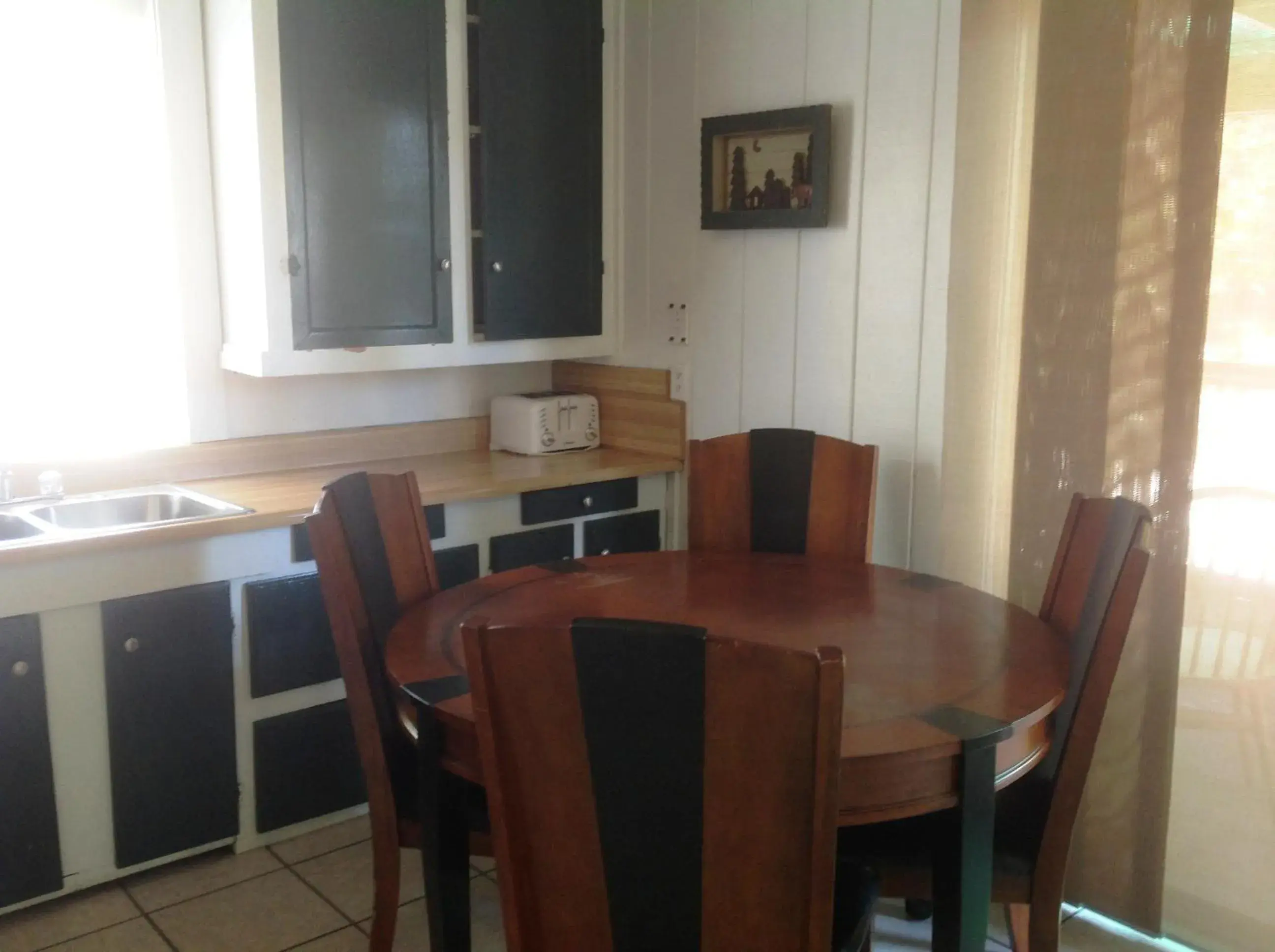 Two-Bedroom River House in The Gateway Restaurant & Lodge Two-Bedroom River House in The Gateway Restaurant & Lodge