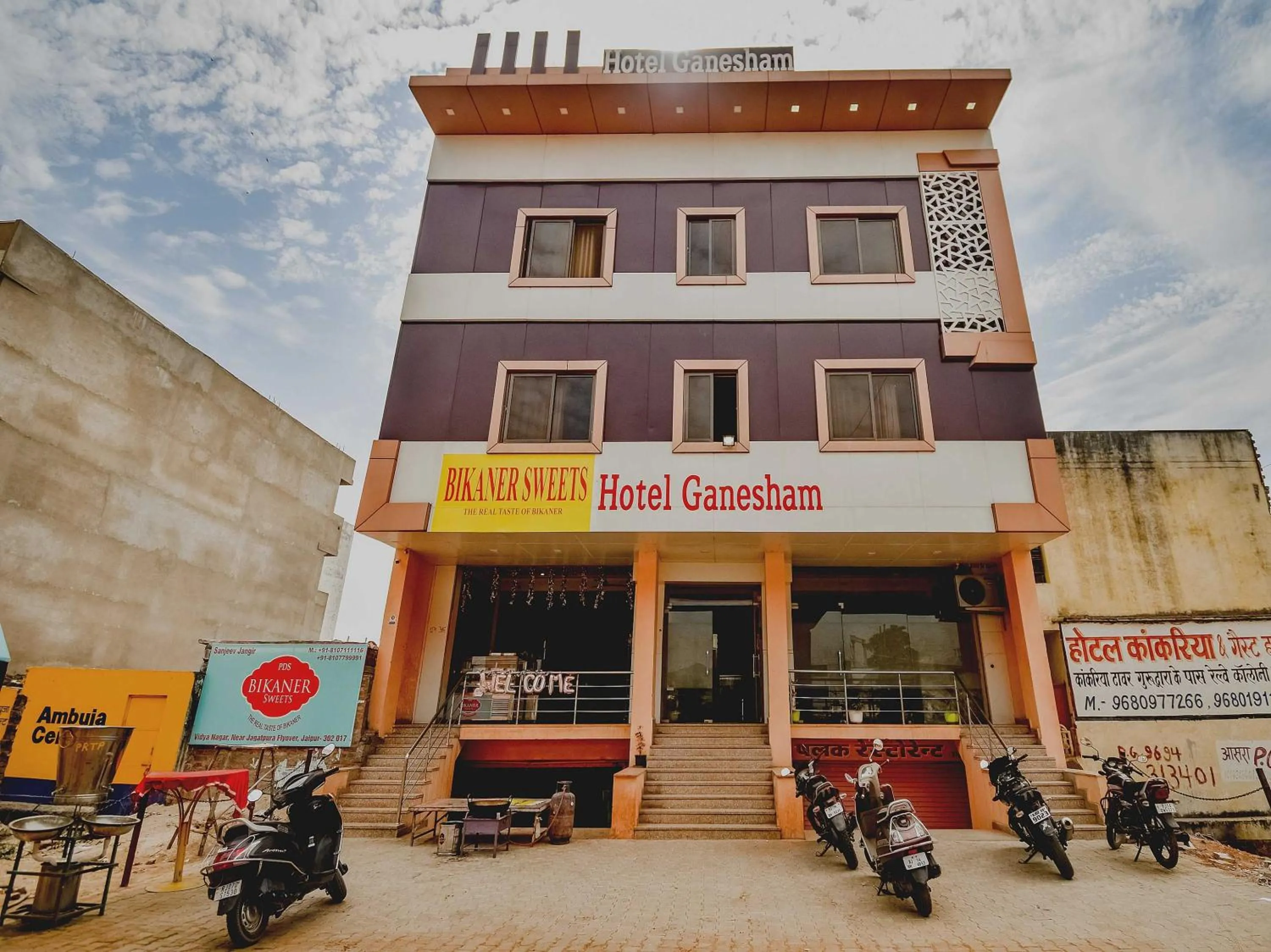 Facade/entrance in Hotel O Shri Ganesham