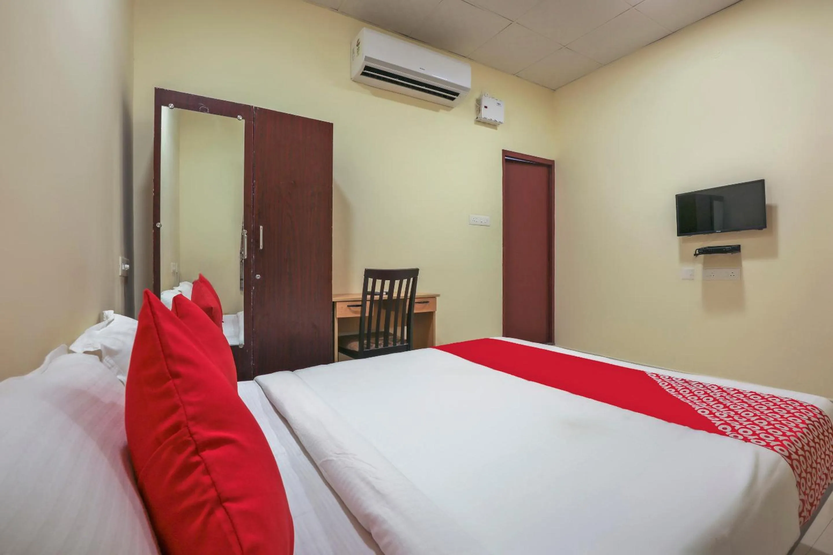 Bedroom, Bed in Hotel O Om Sakthi Hotel
