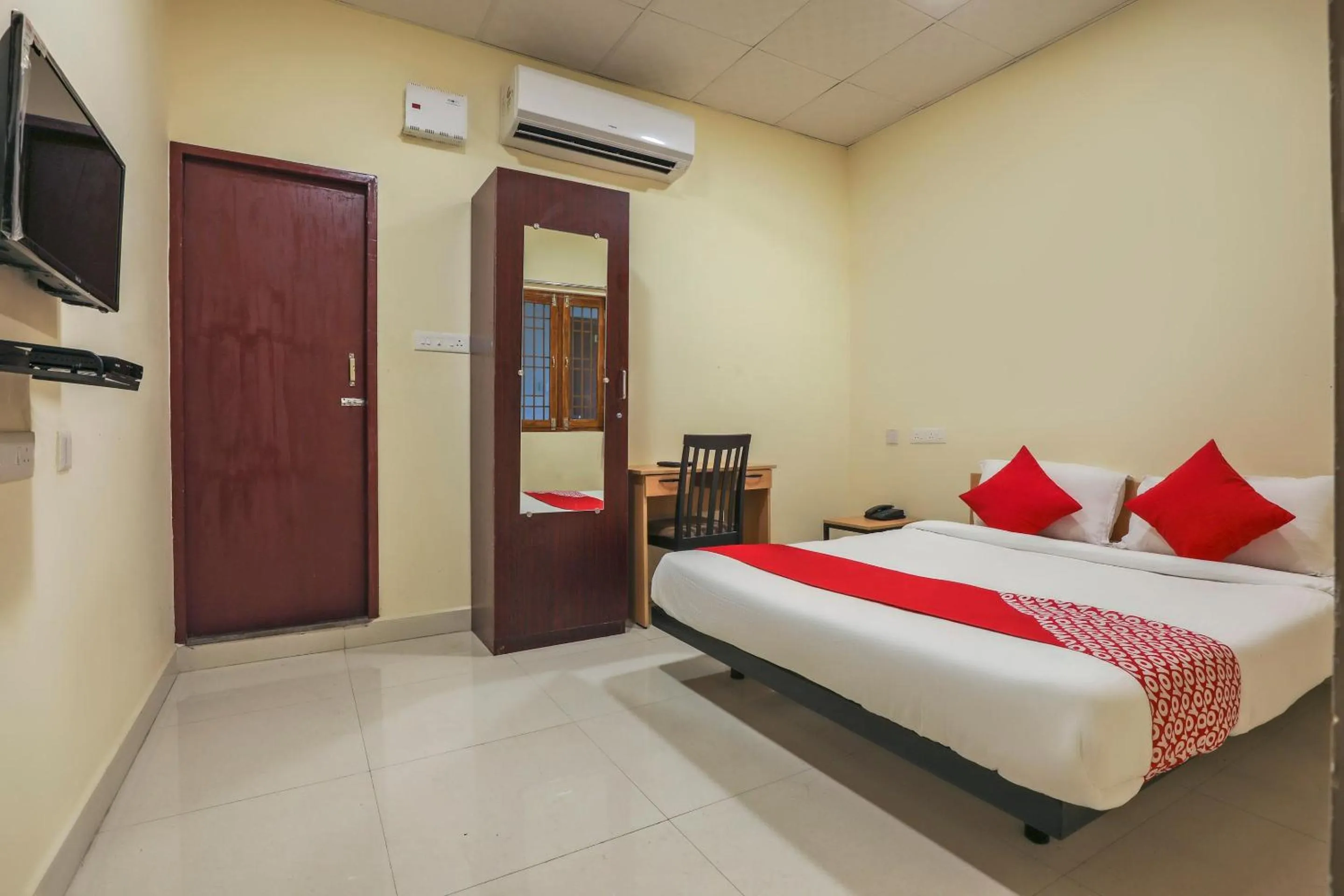 Bedroom, Bed in Hotel O Om Sakthi Hotel