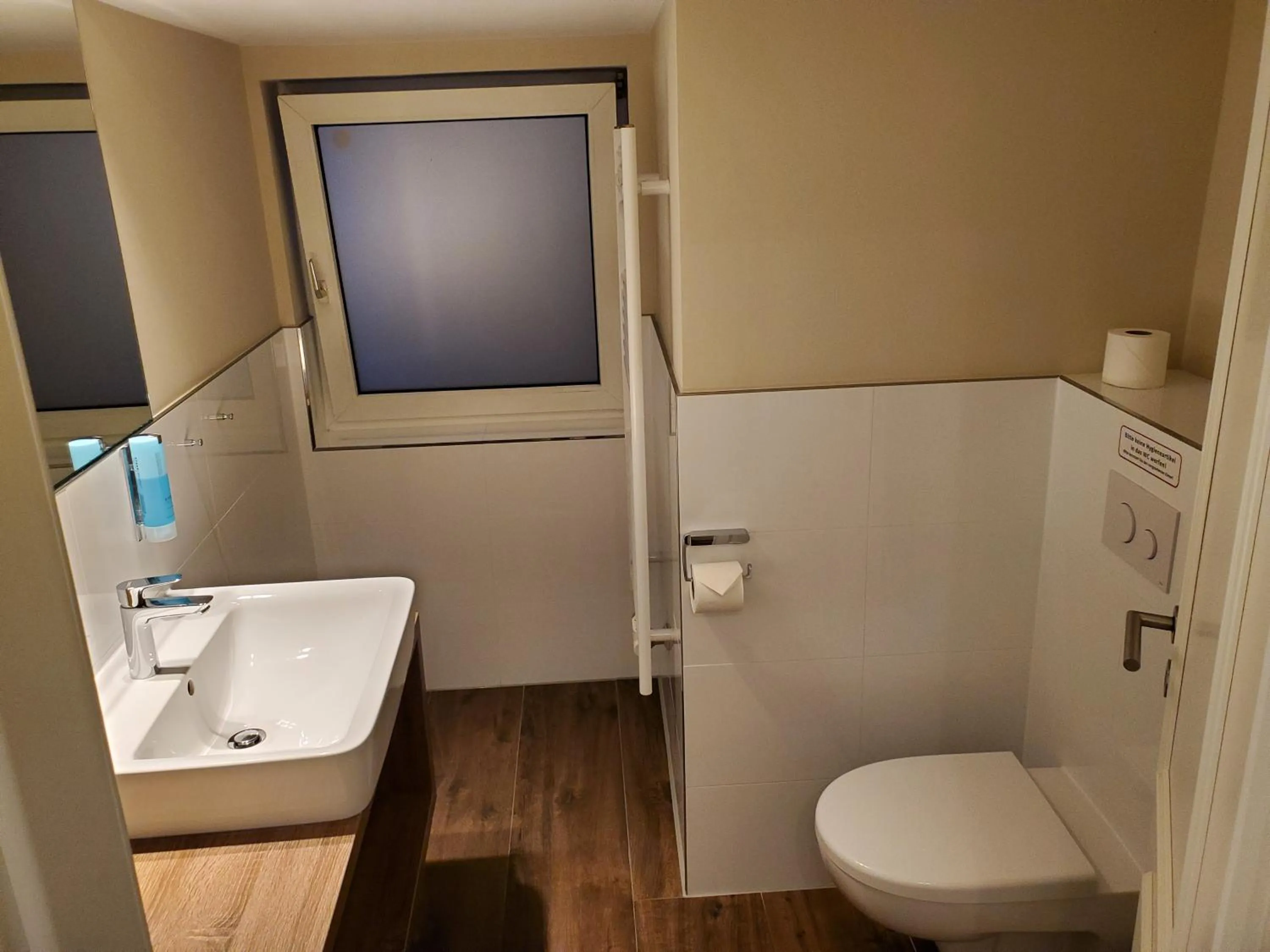 Toilet in Hotel am Schlosspark garni