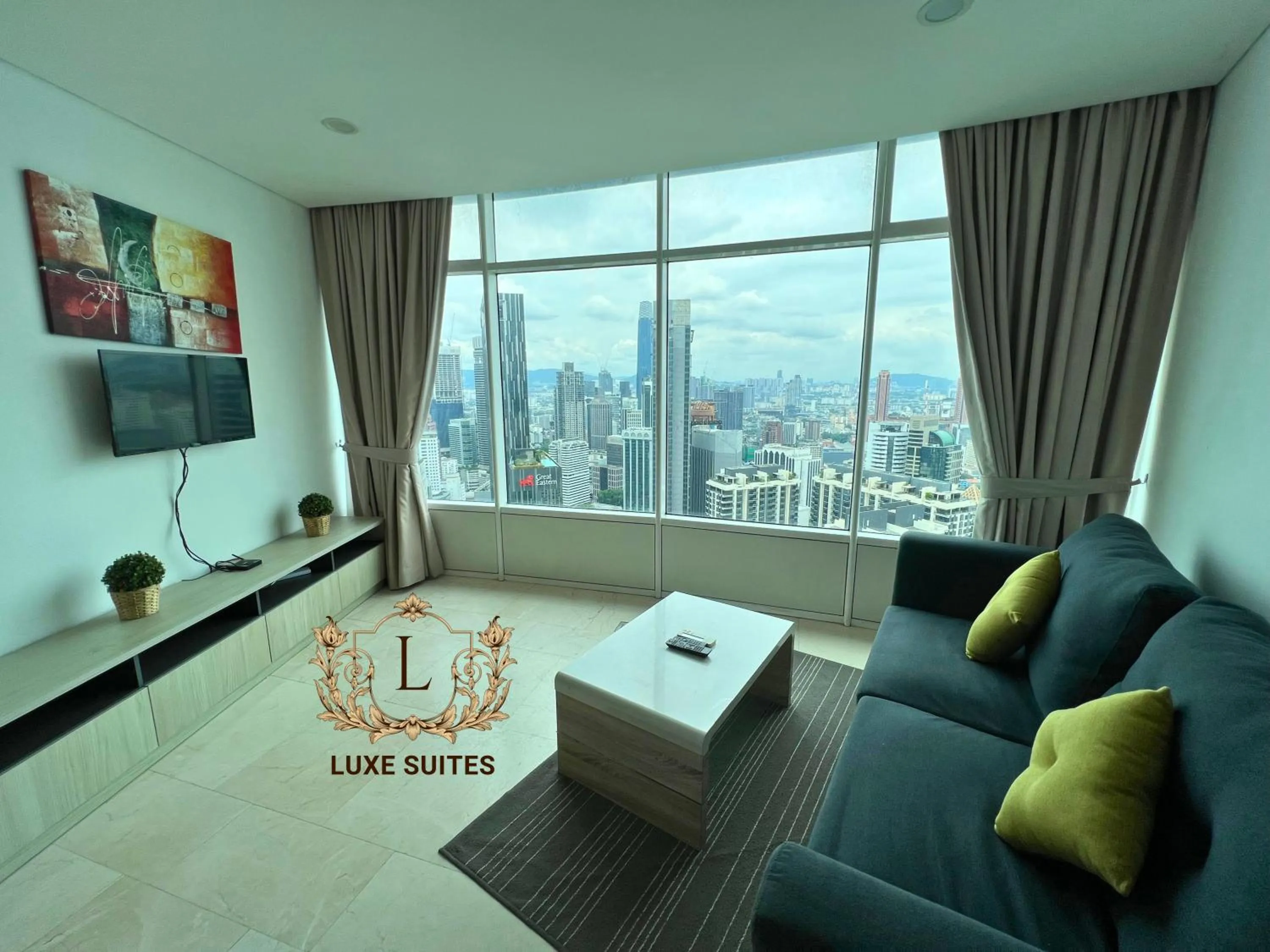 TV and multimedia in Luxe Suites at Vortex KLCC