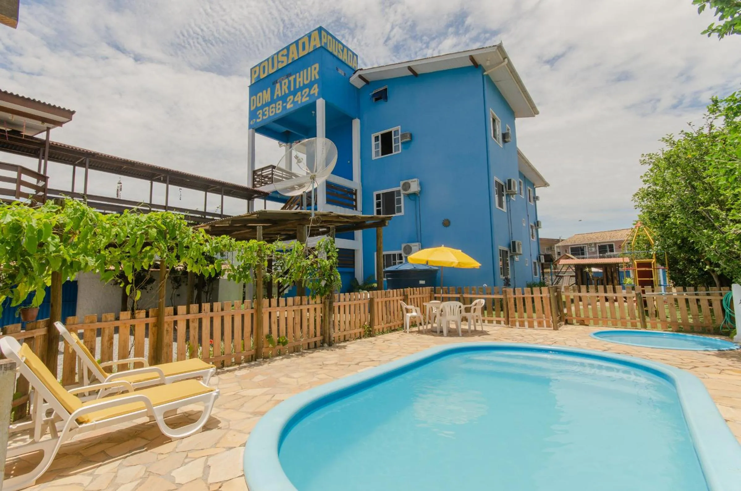 Swimming pool in Pousada Recanto Dom Arthur