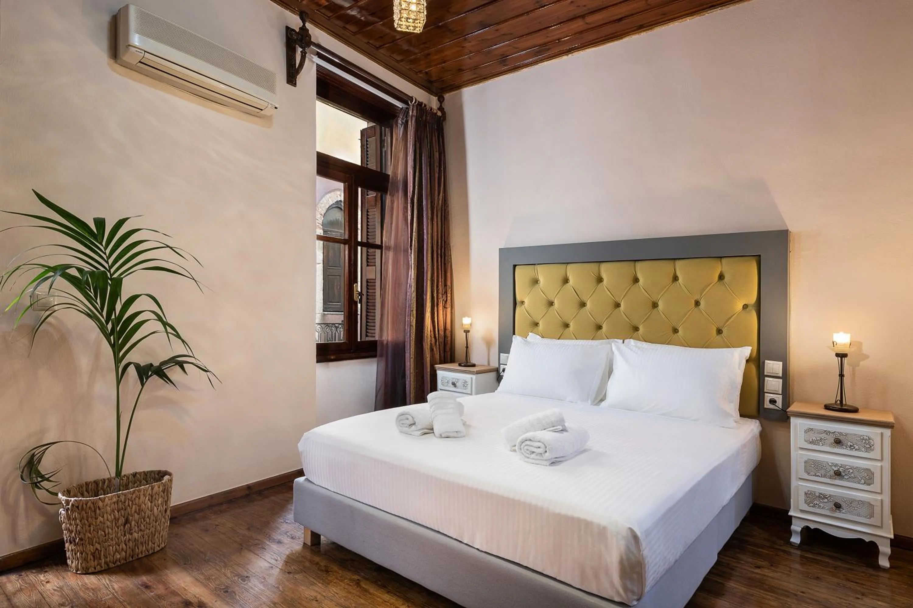 Bedroom, Bed in Old Town Suites