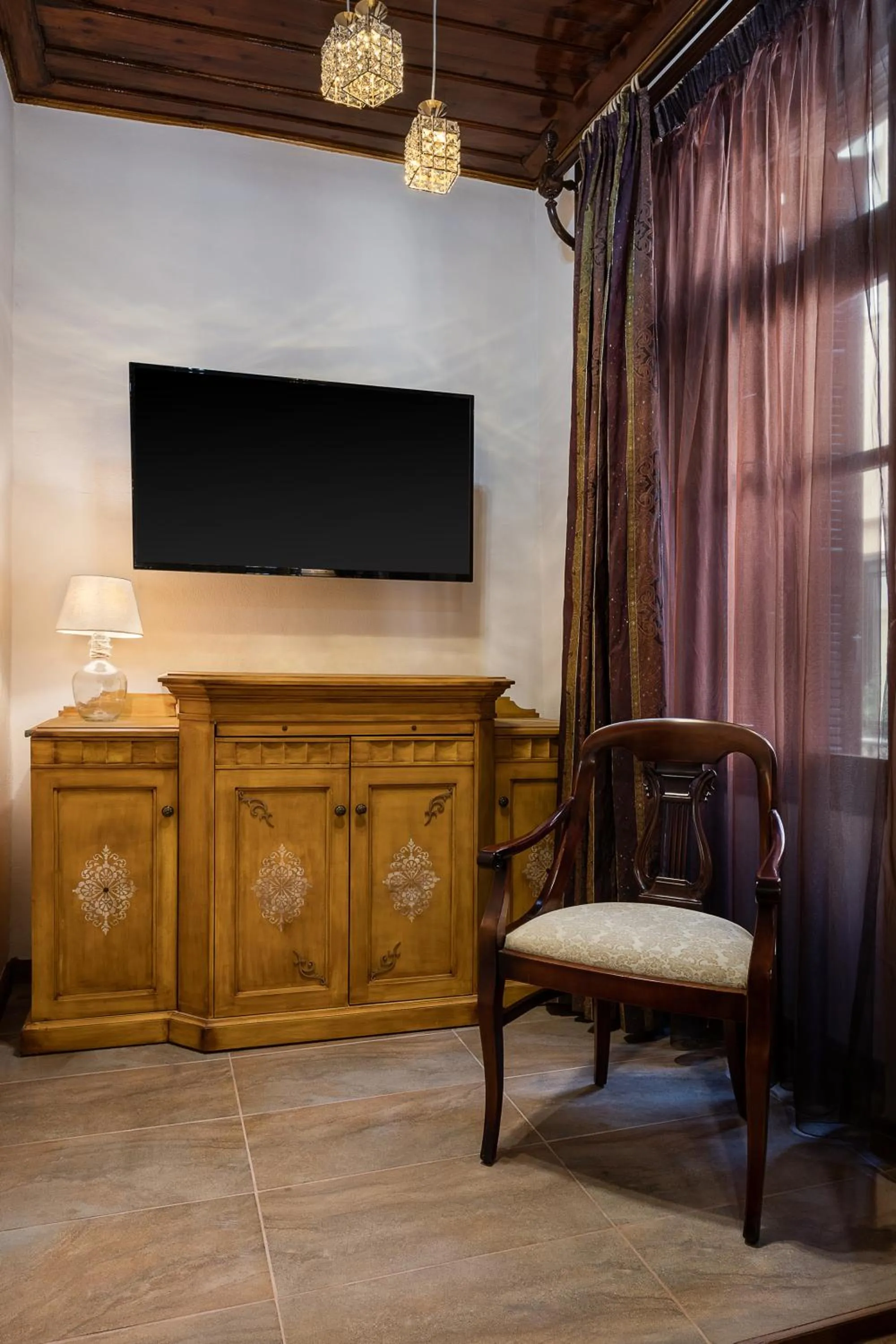 Photo of the whole room in Old Town Suites