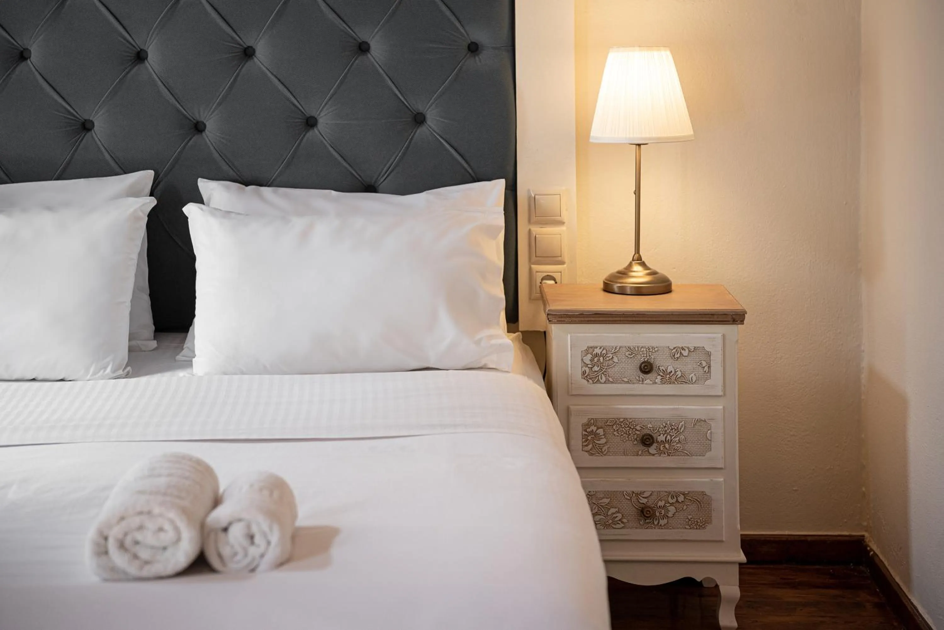 Bedroom, Bed in Old Town Suites