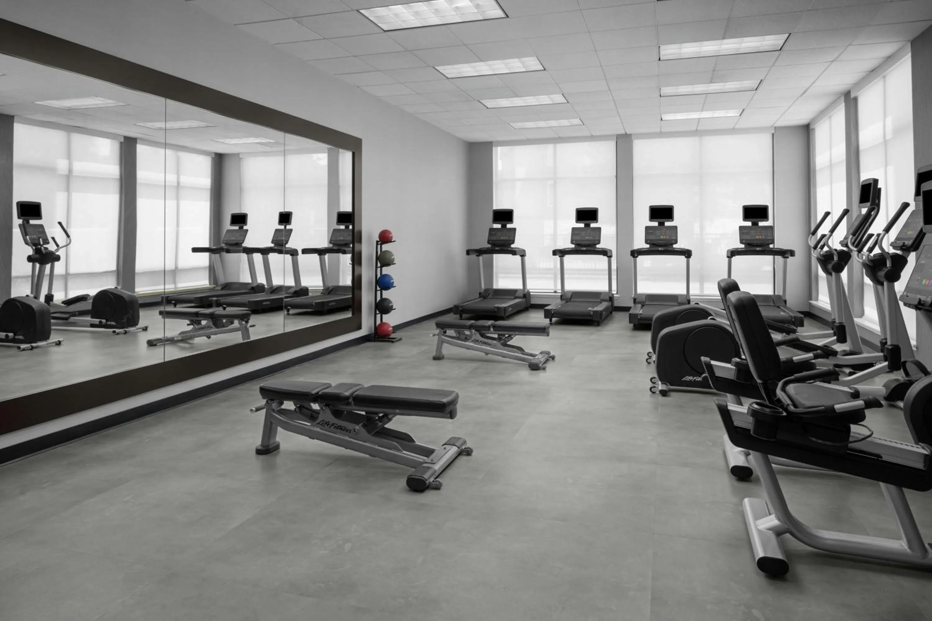 Fitness centre/facilities in Courtyard By Marriott Houston Kingwood
