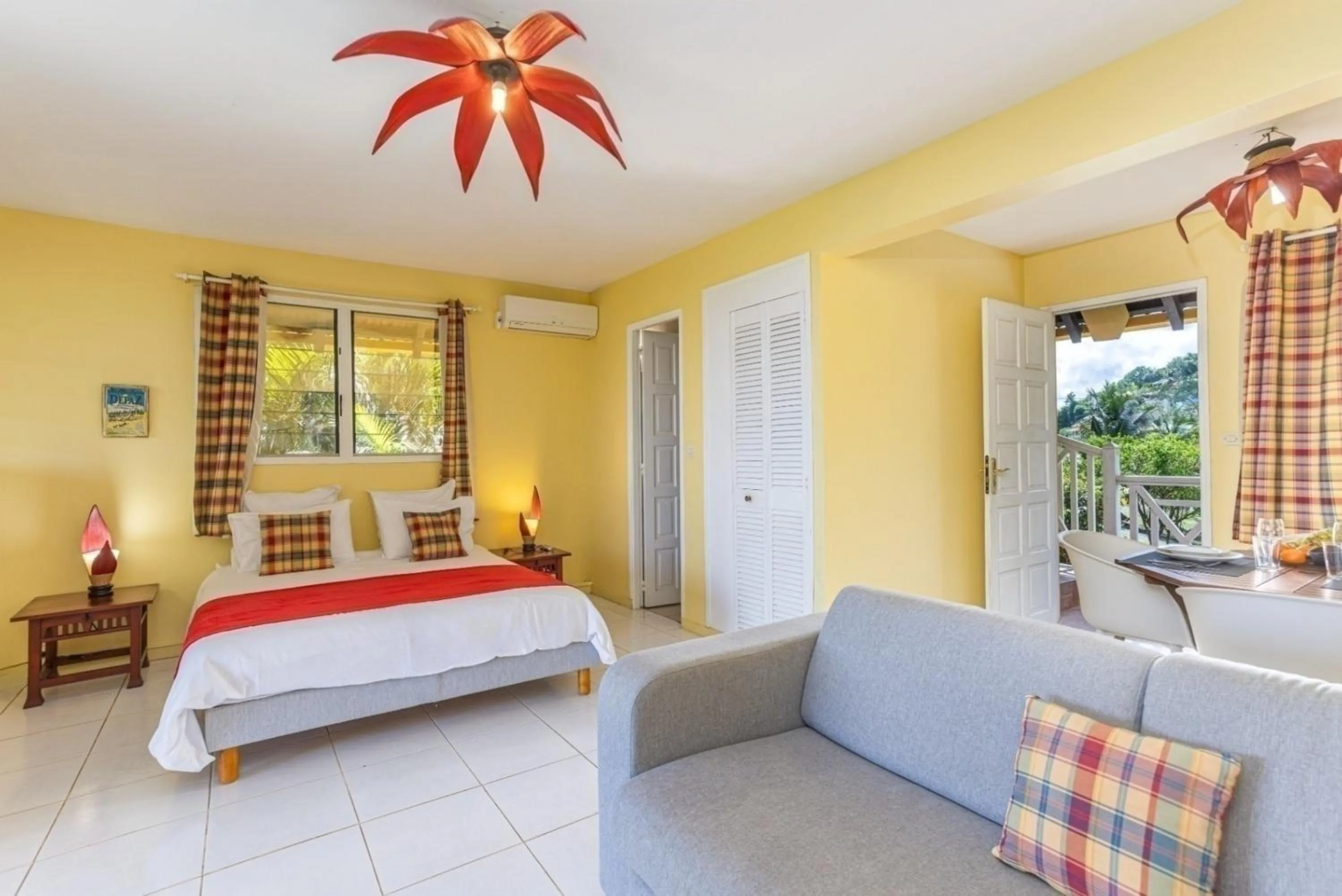 Facade/entrance, Bed in Domaine de l'Anse Ramier