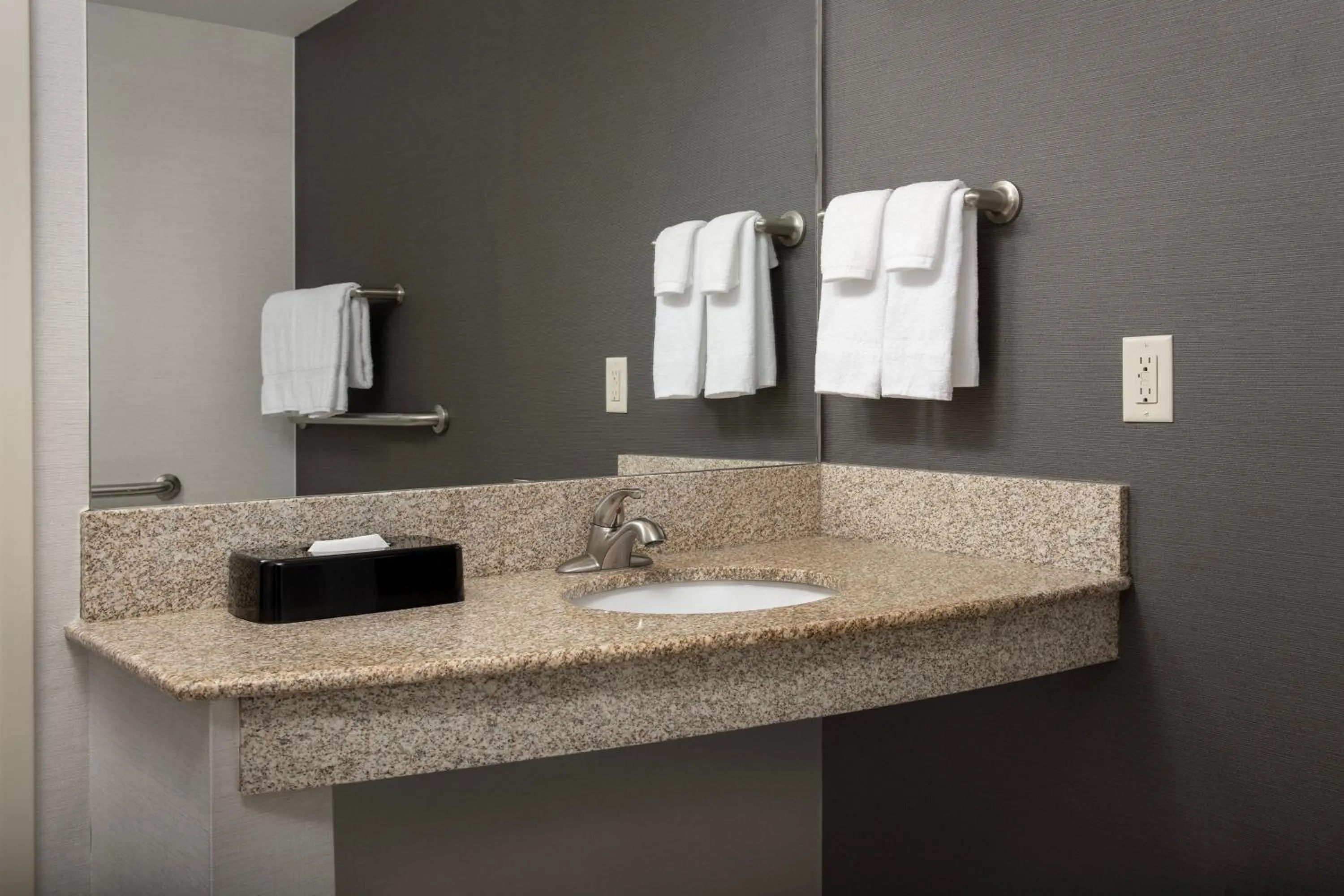 Bathroom in Courtyard By Marriott Little Rock North