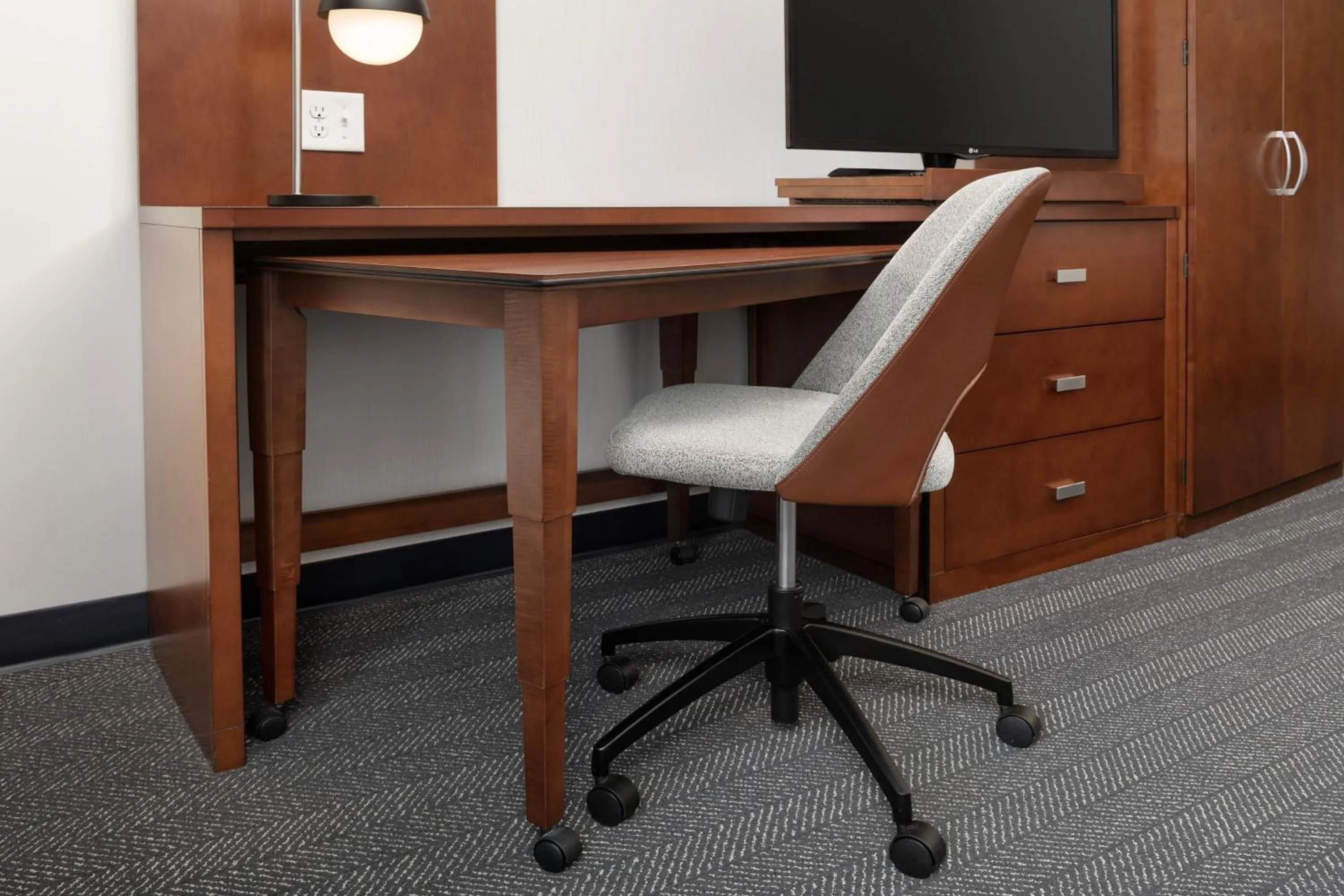 Photo of the whole room in Courtyard By Marriott Little Rock North