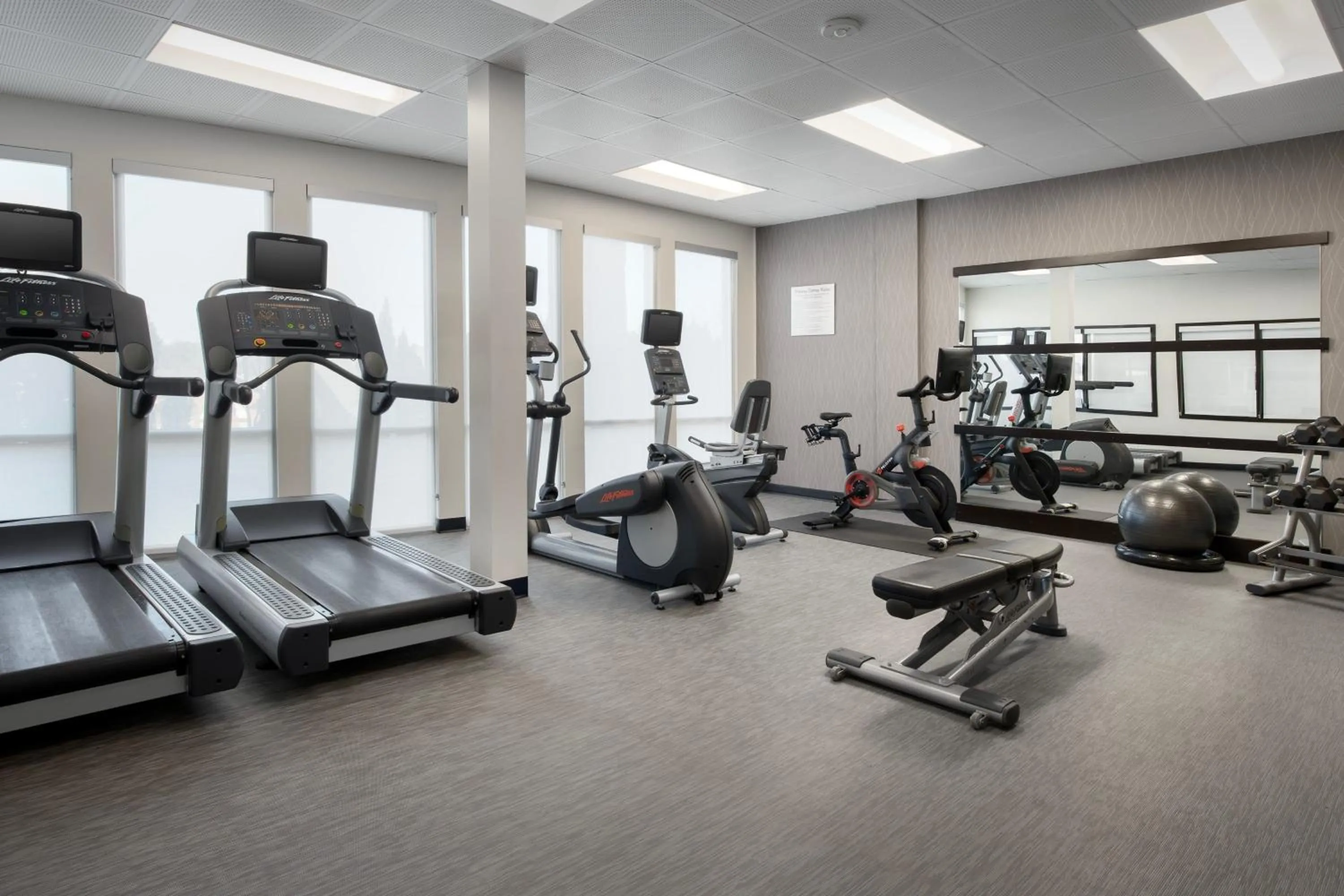 Fitness centre/facilities in Courtyard By Marriott Little Rock North