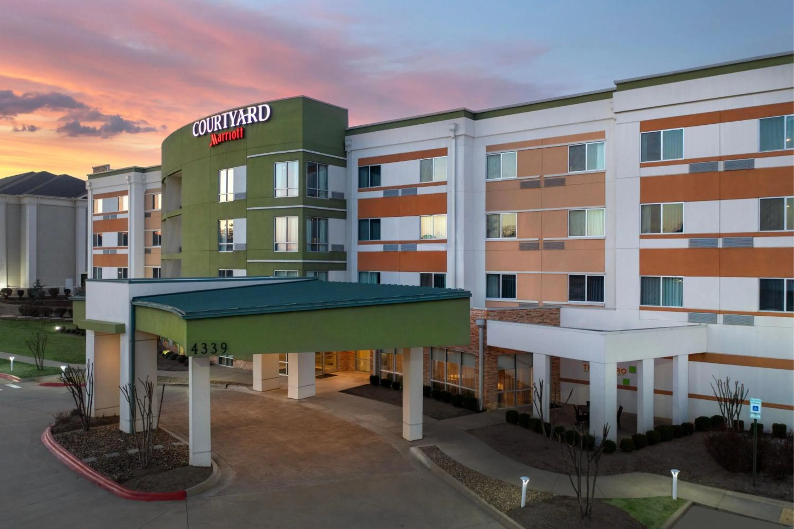 Property building in Courtyard By Marriott Little Rock North