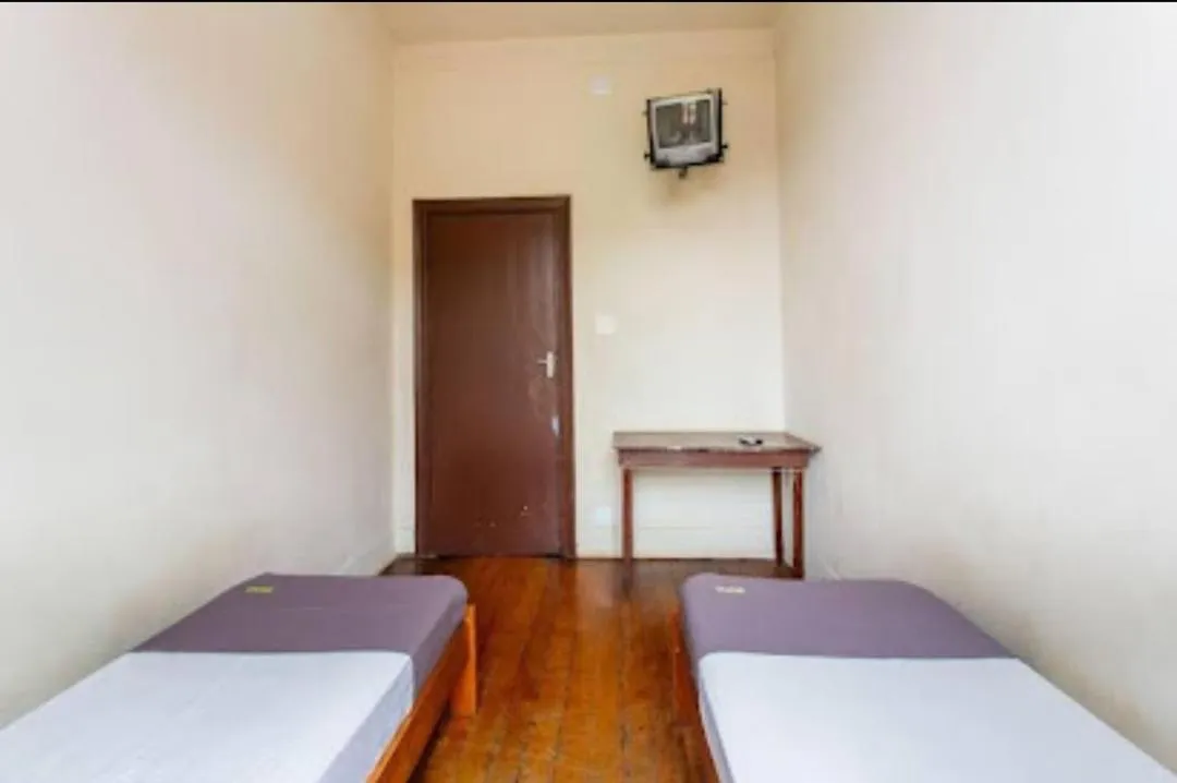 TV/Entertainment Center in Hotel Columbia Botucatu Ltda