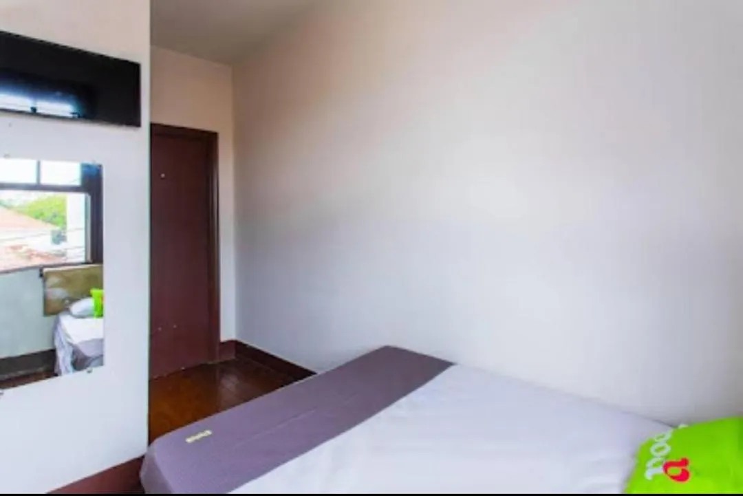 TV/Entertainment Center in Hotel Columbia Botucatu Ltda