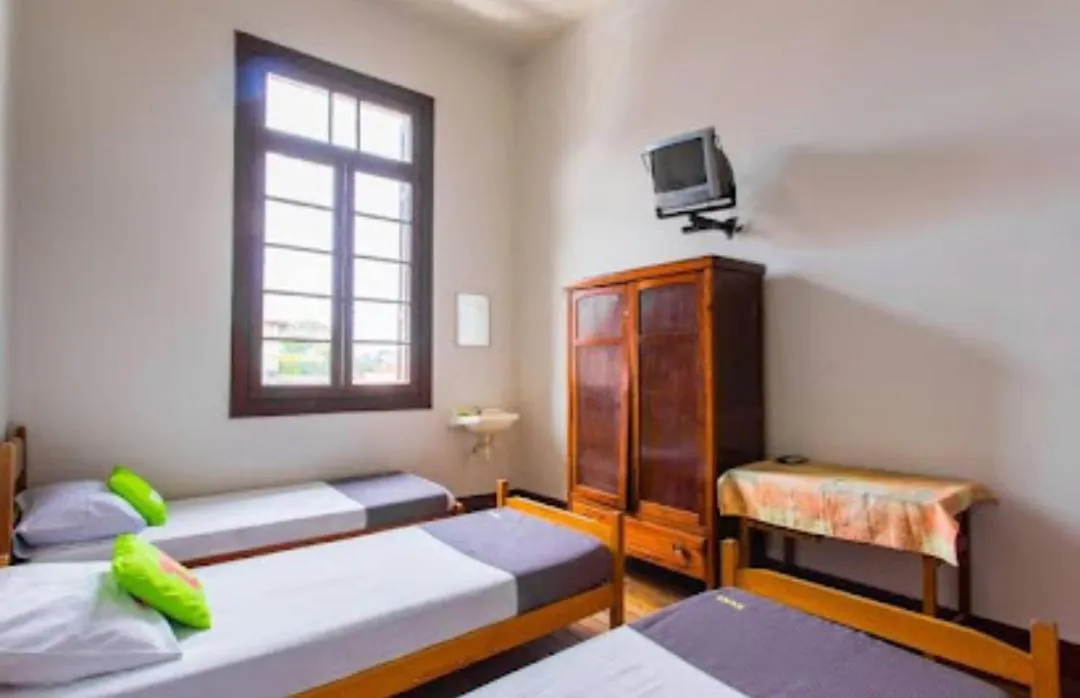 TV/Entertainment Center in Hotel Columbia Botucatu Ltda