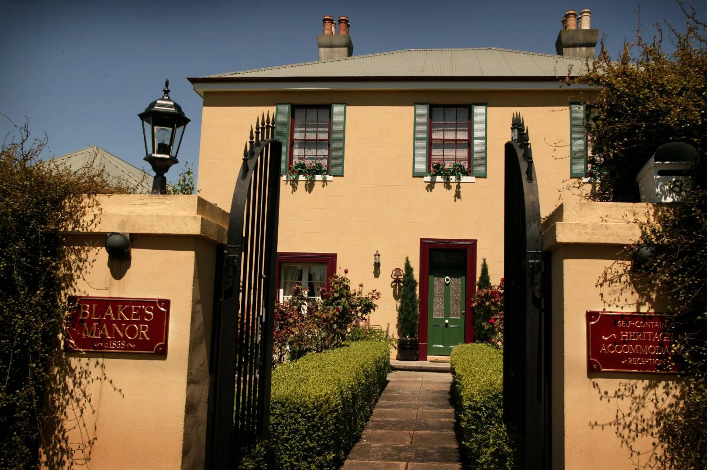 Day in Blakes Manor Self Contained Heritage Accommodation