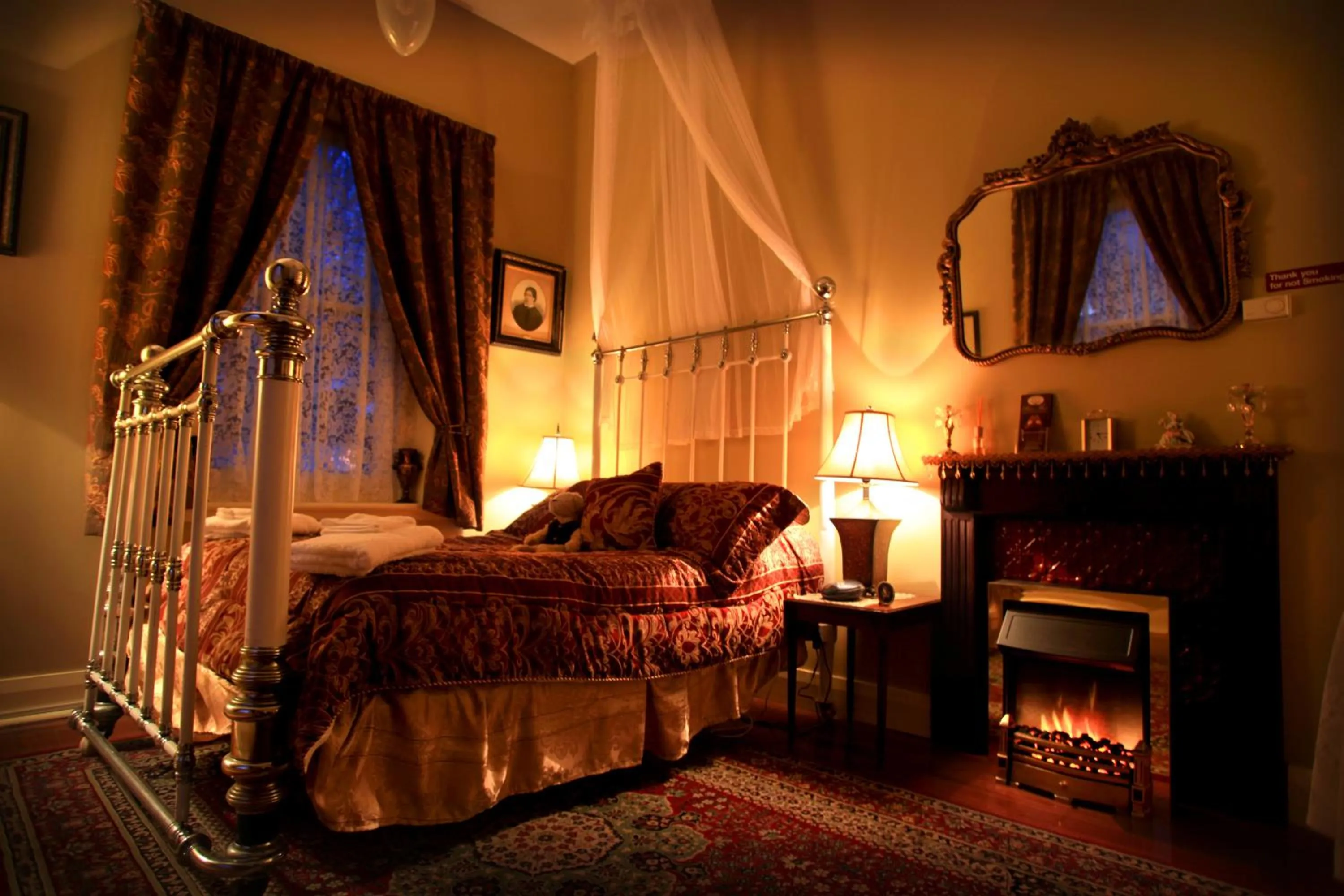 Photo of the whole room, Bed in Blakes Manor Self Contained Heritage Accommodation