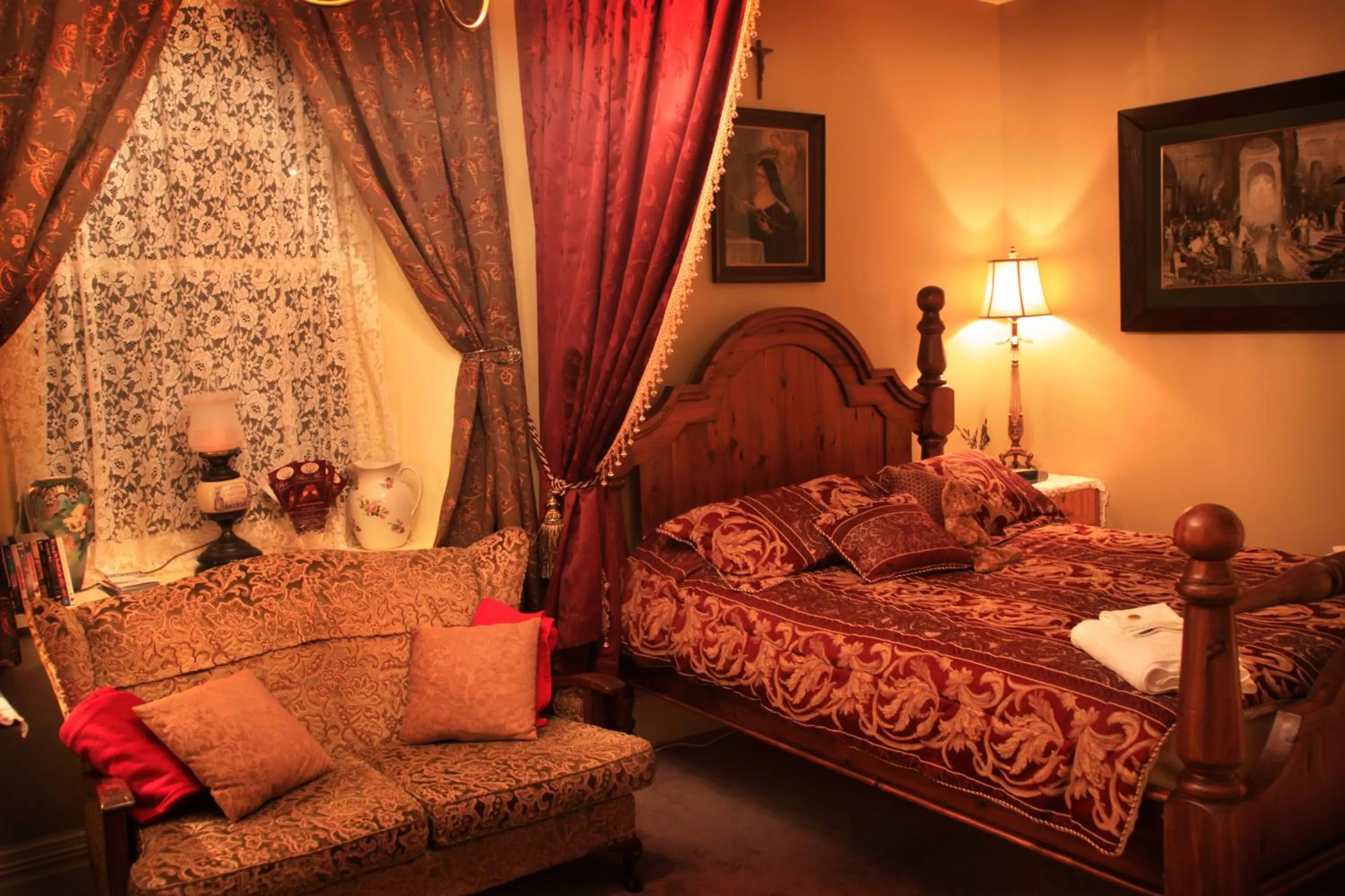 Photo of the whole room, Bed in Blakes Manor Self Contained Heritage Accommodation