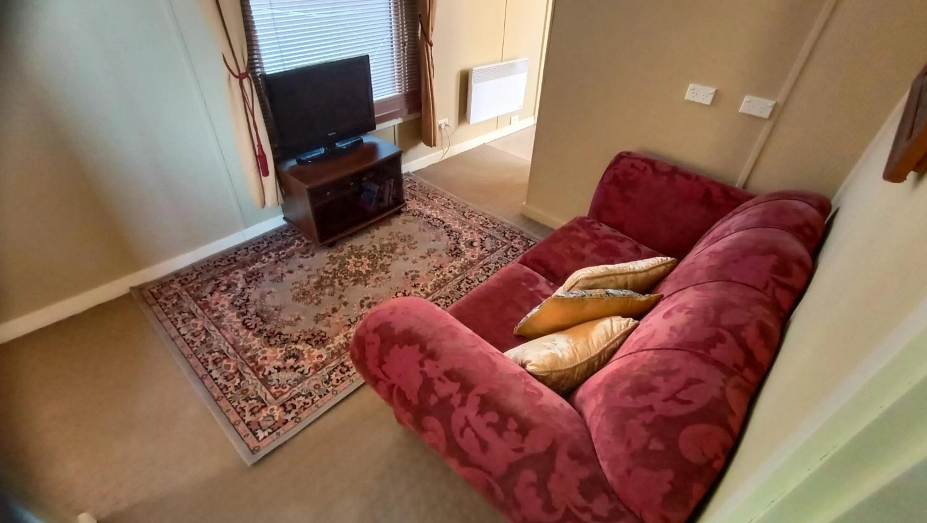 TV and multimedia in Blakes Manor Self Contained Heritage Accommodation