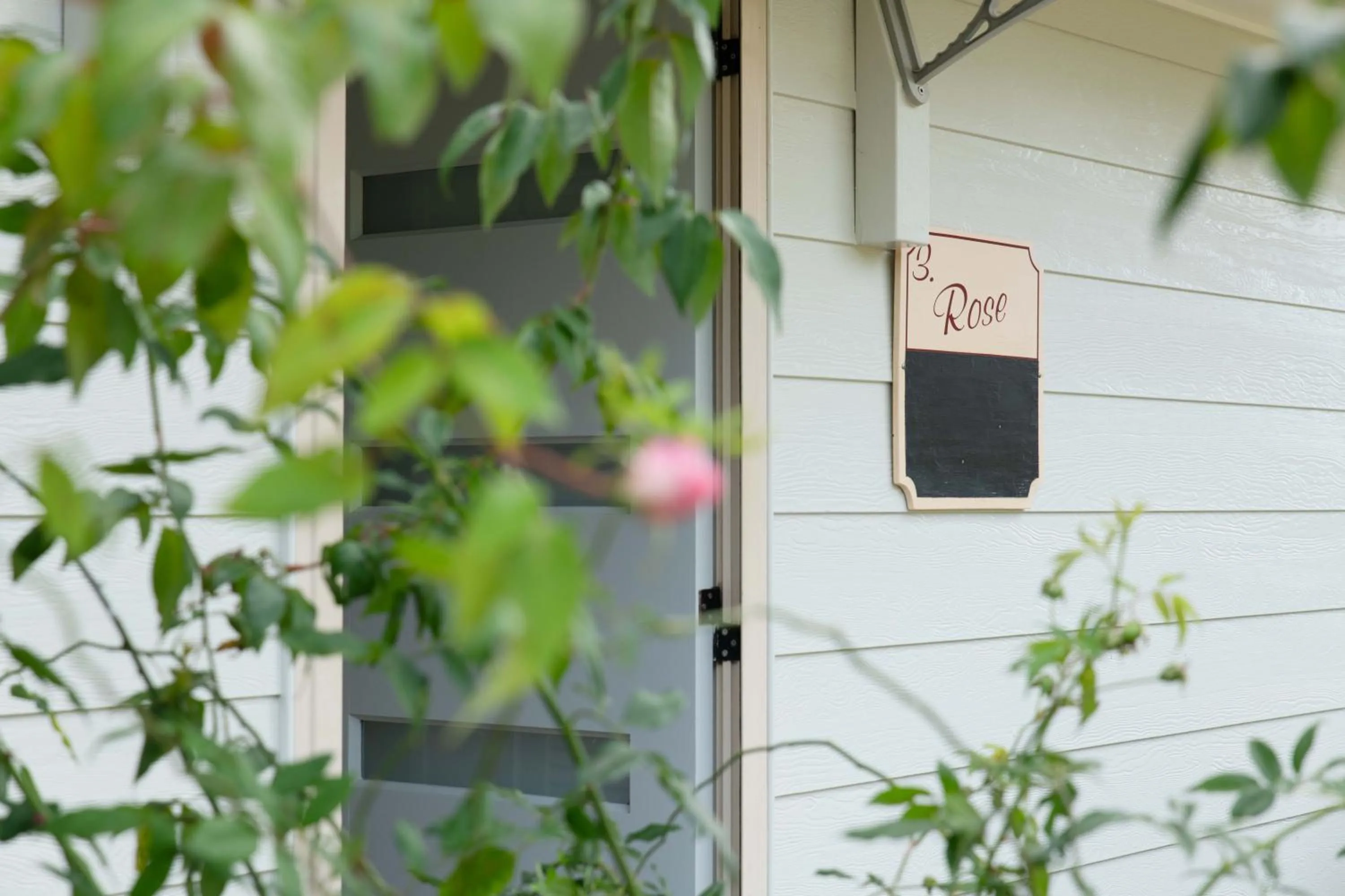 Facade/entrance in Poinciana Cottages