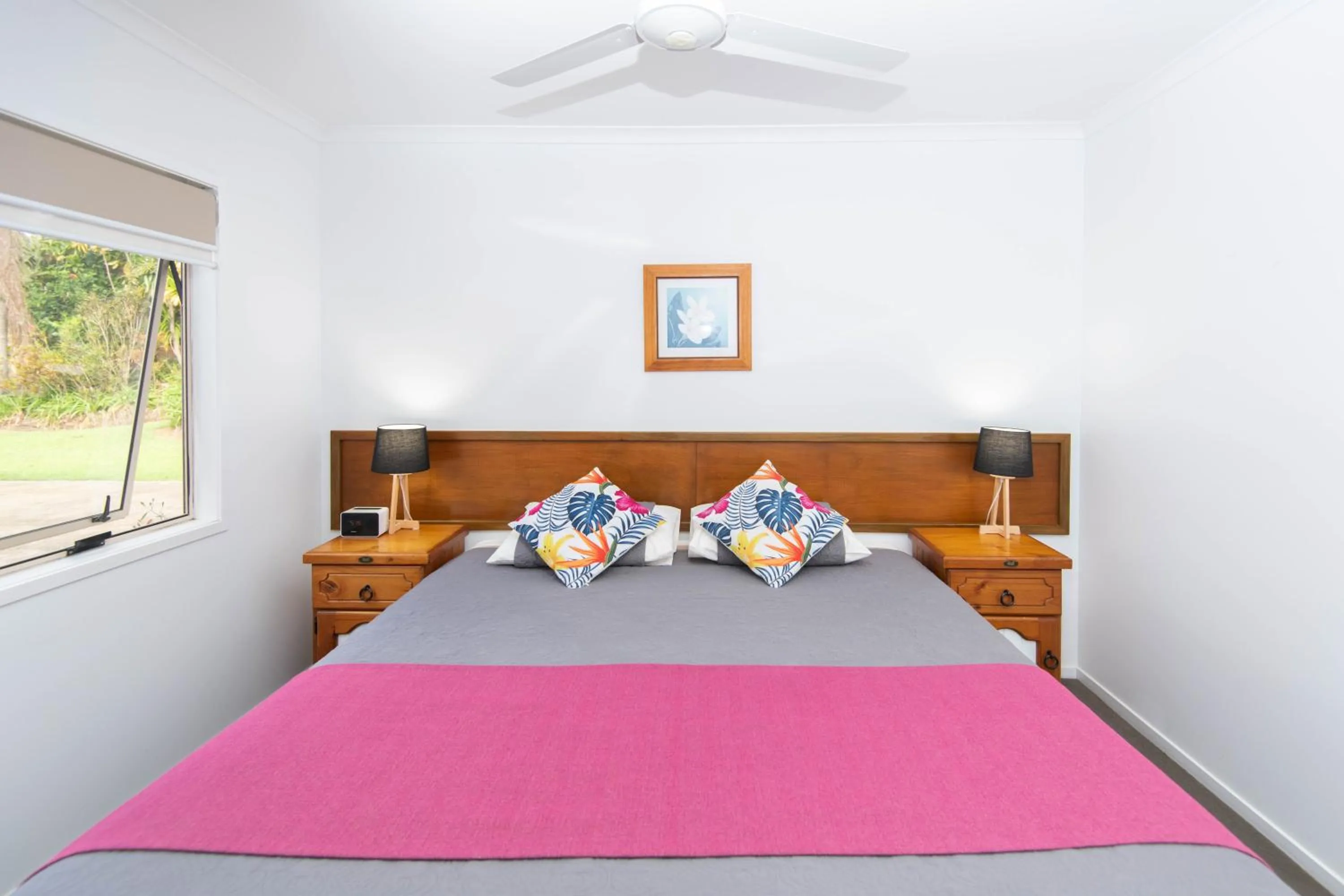 Bedroom, Bed in Poinciana Cottages