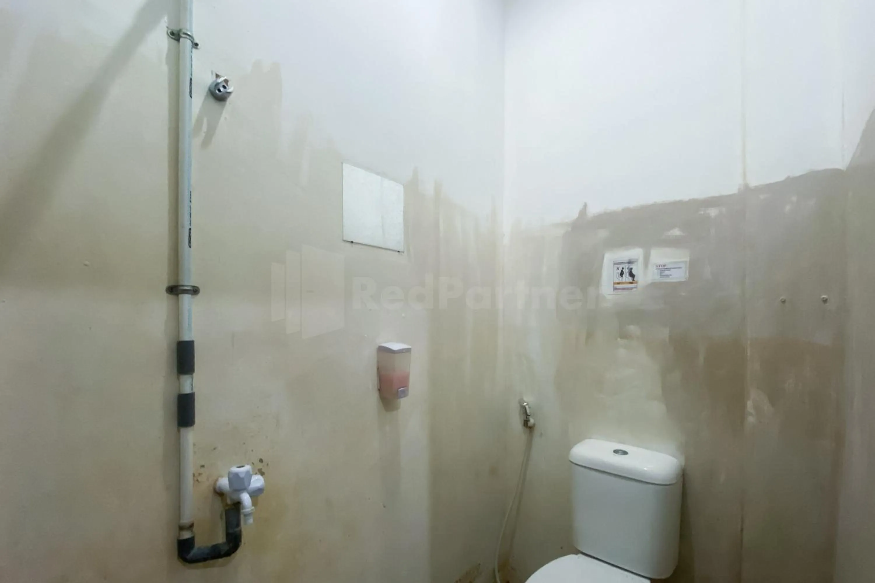 Bathroom in Wisma Syariah Lambhuk Banda Aceh RedPartner