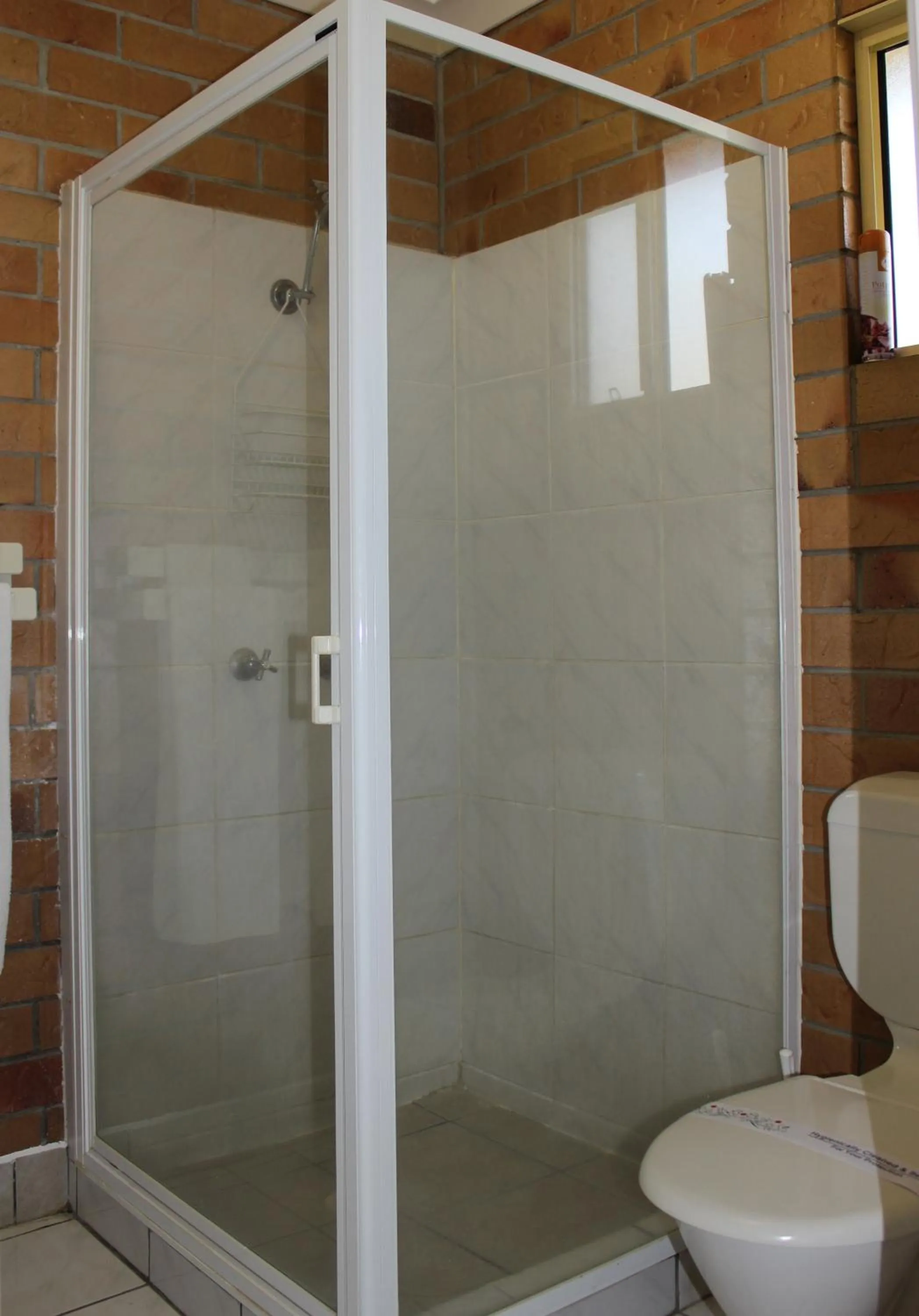 Shower in Copper Country Motor Inn