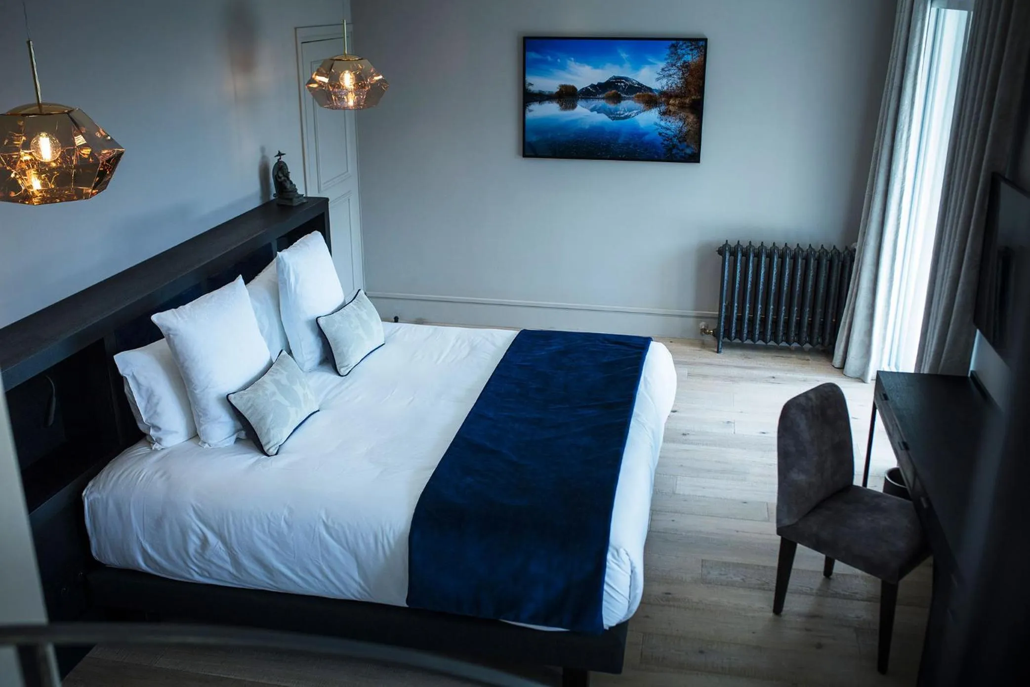 Bed in Hôtel L'Incomparable & Restaurant Etoilé Aix-Les-Bains