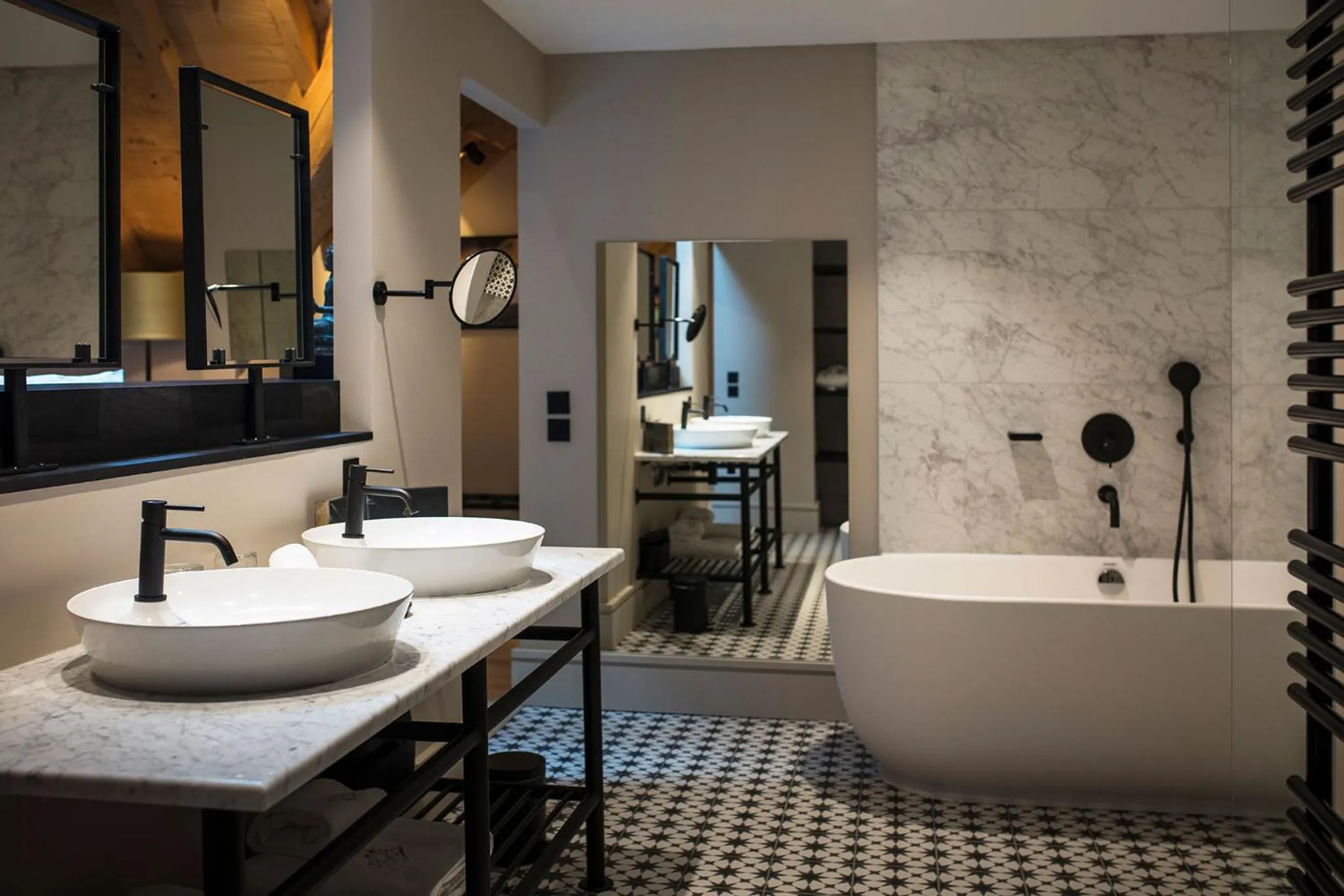 Bathroom in Hôtel L'Incomparable & Restaurant Etoilé Aix-Les-Bains