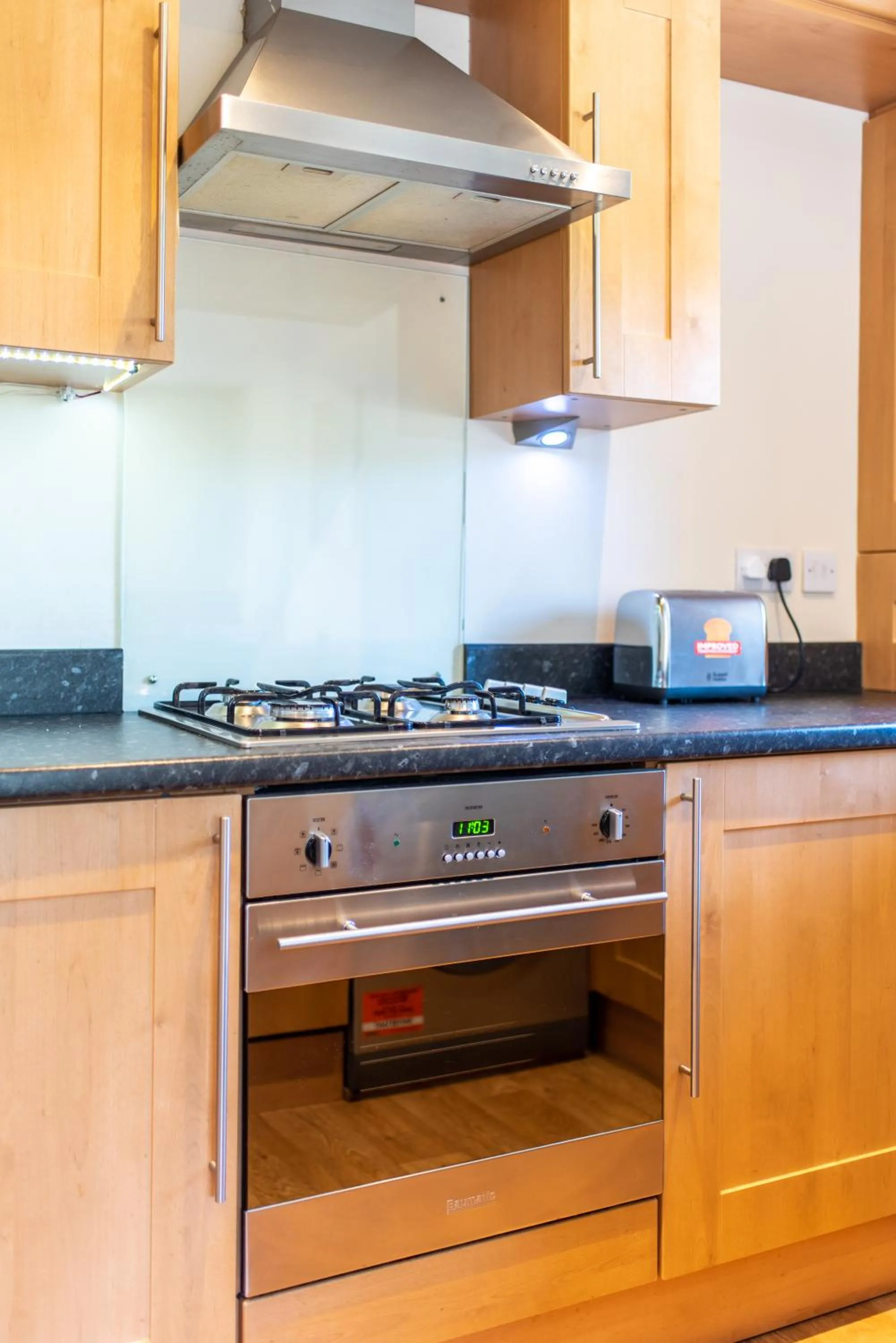 Kitchen or kitchenette in Apartment 11