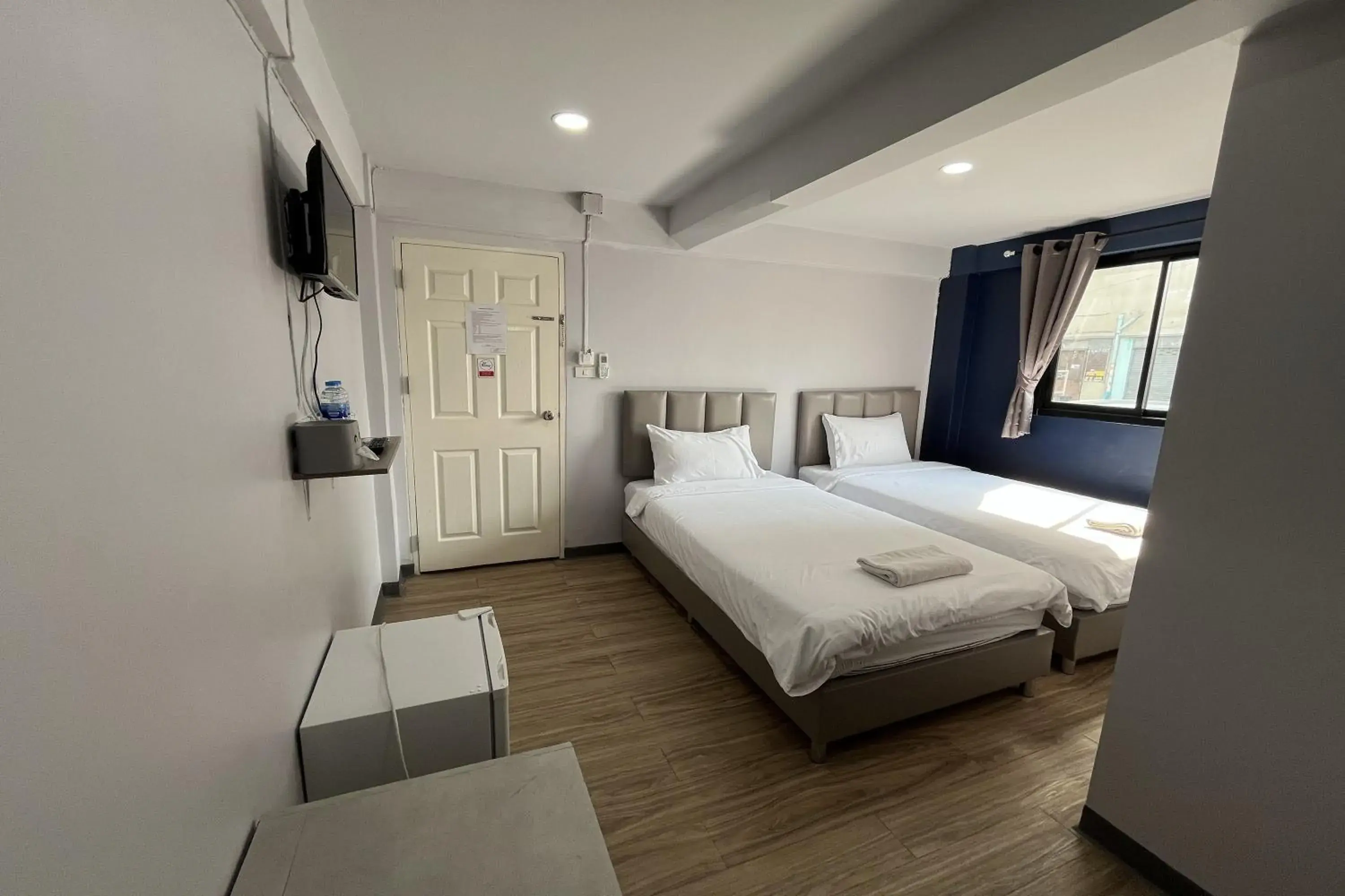 Standard Twin Room in Blue26 Standard Twin Room in Blue26