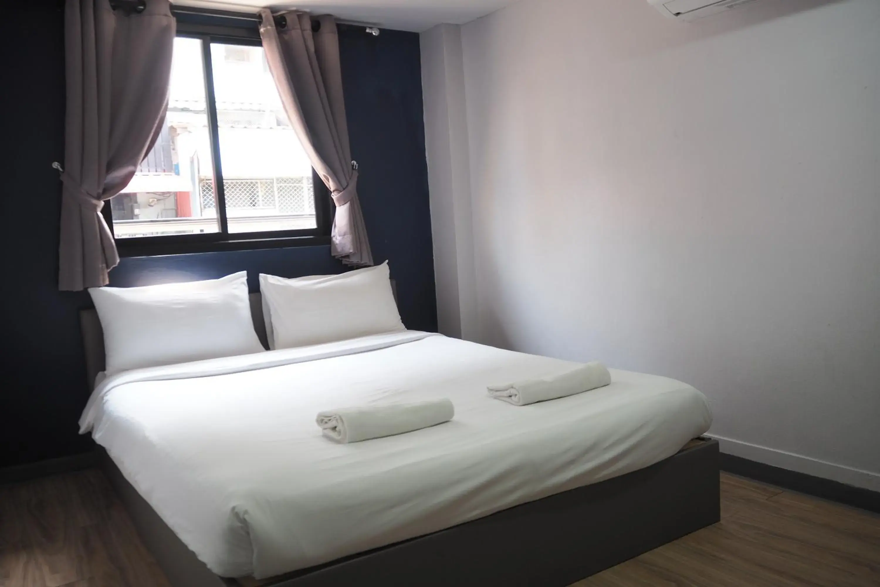 Standard Queen Room in Blue26 Standard Queen Room in Blue26