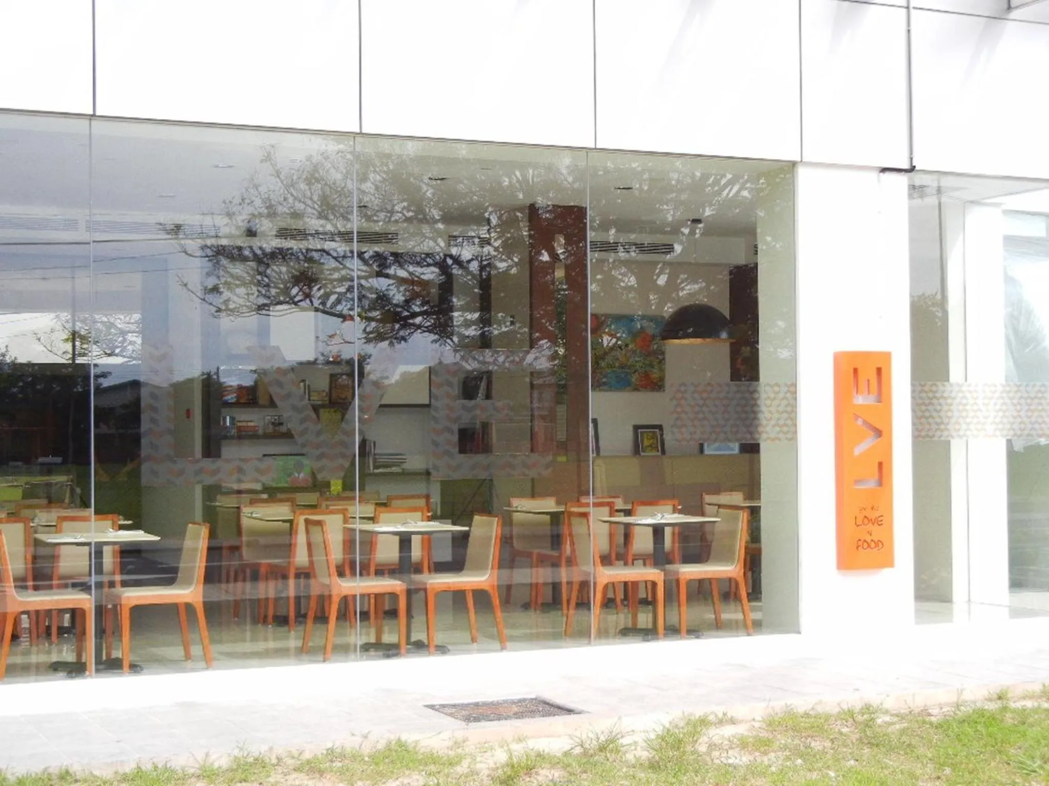 Restaurant/places to eat in C'haya Hotel