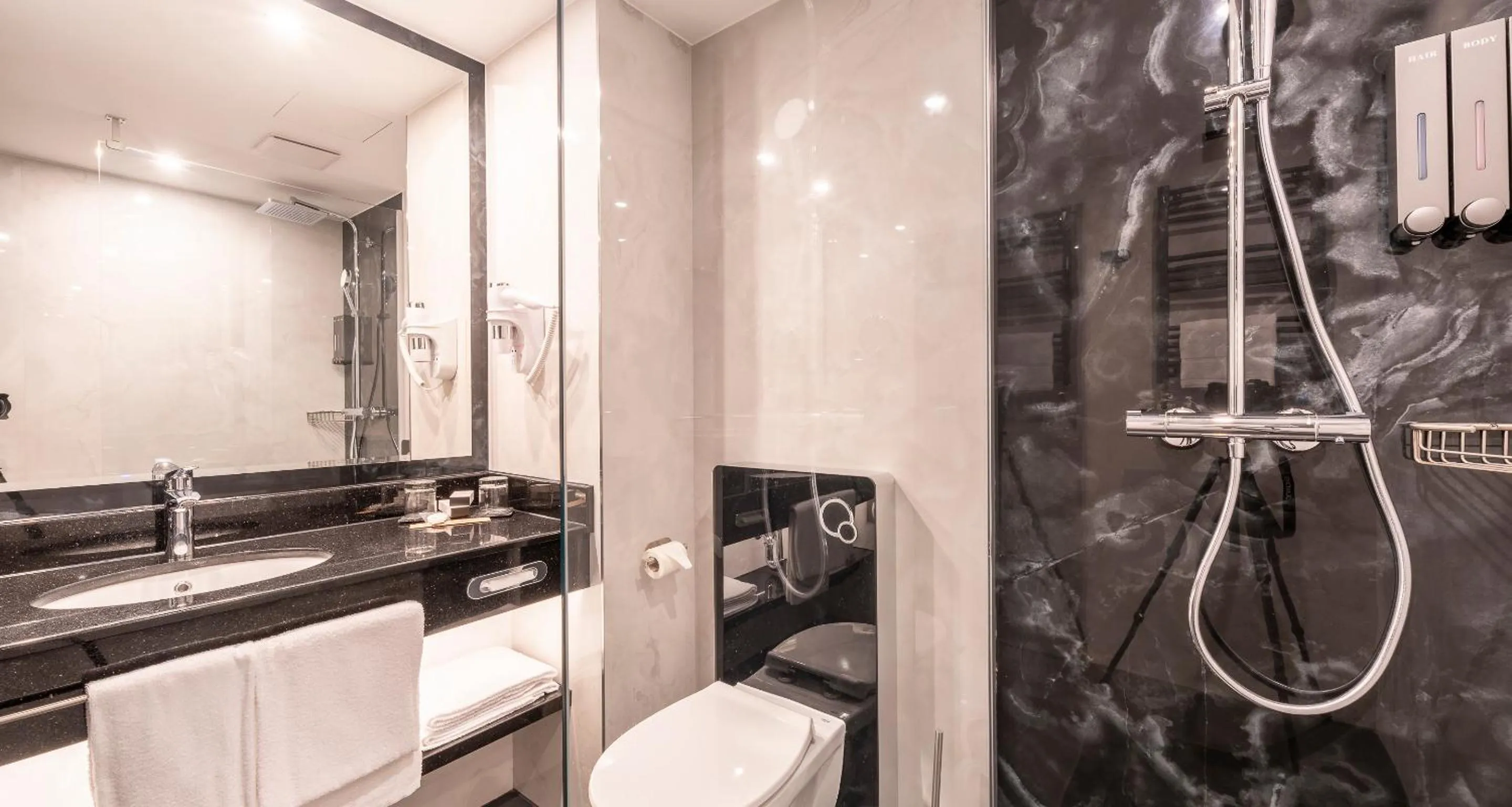 Shower in PLAZA Hotel Gelsenkirchen