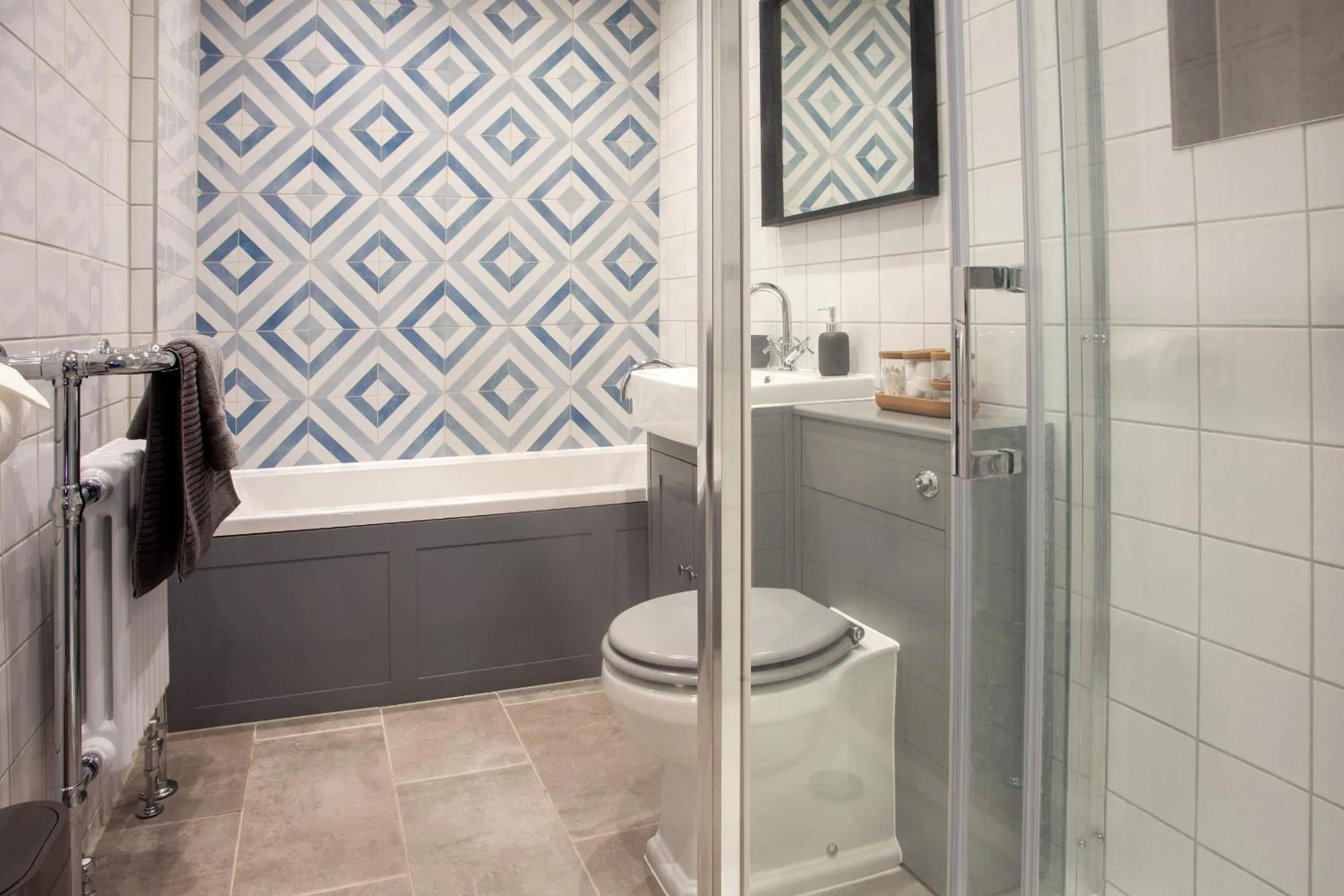 Bathroom in Oxford Street Grand Apartment- free evening parking