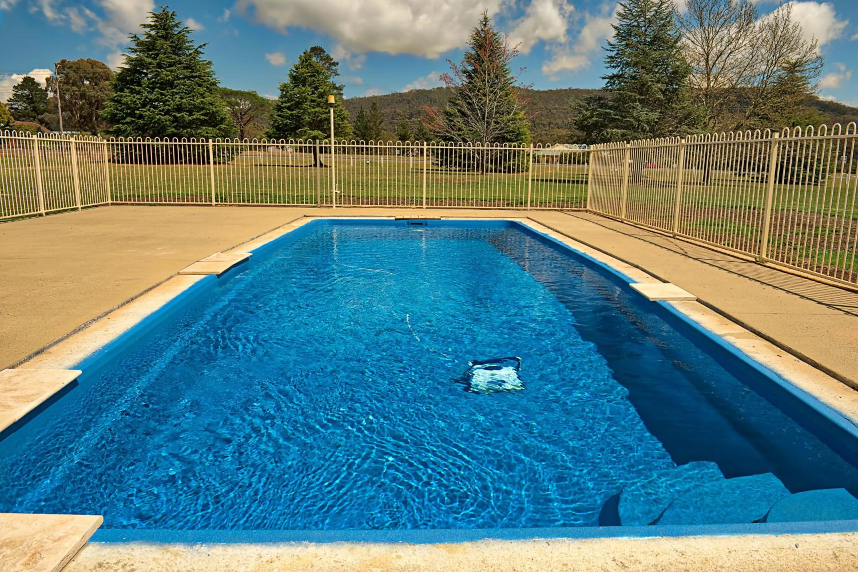 Swimming pool in Bushman's Motor Inn