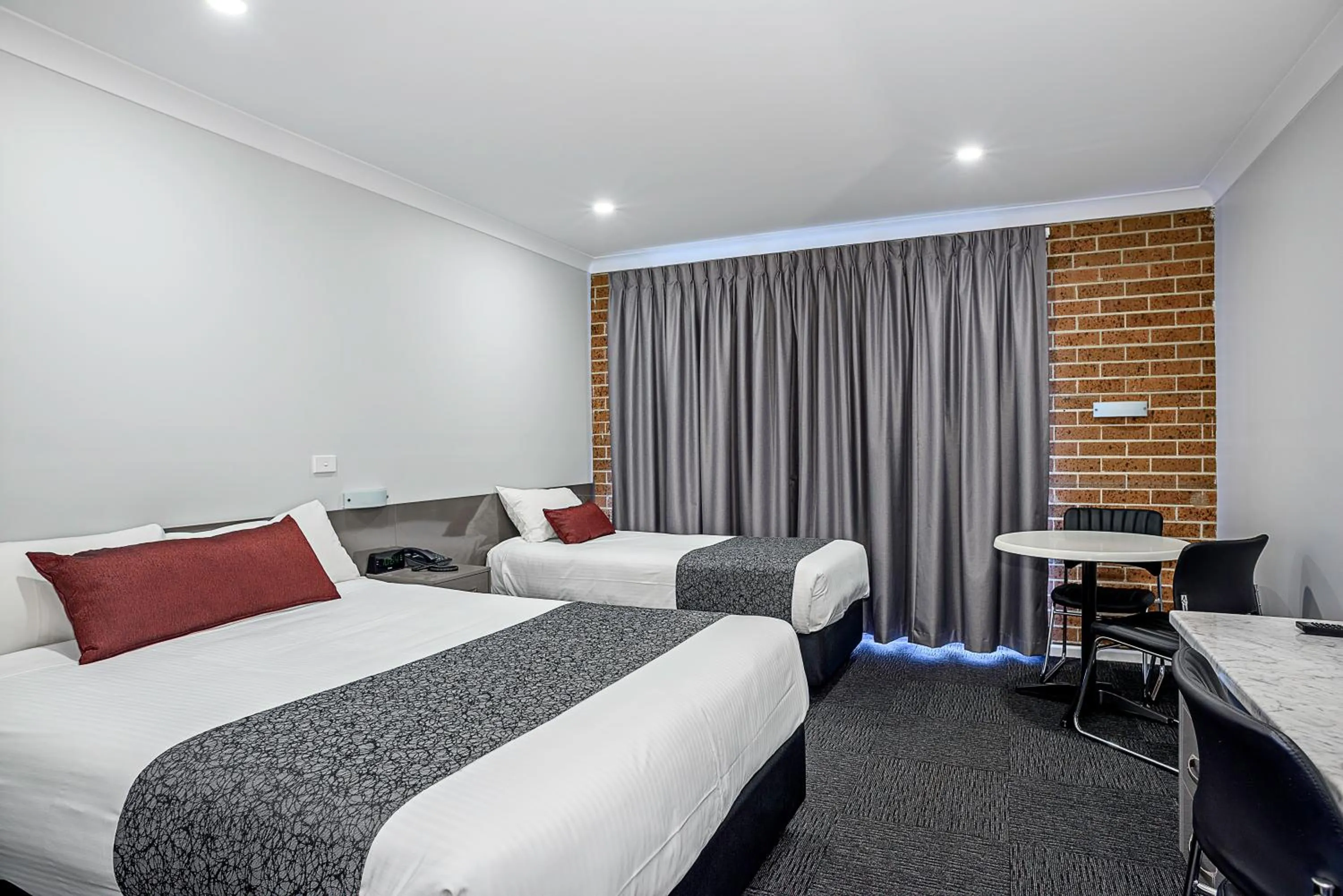 Bed in Bushman's Motor Inn