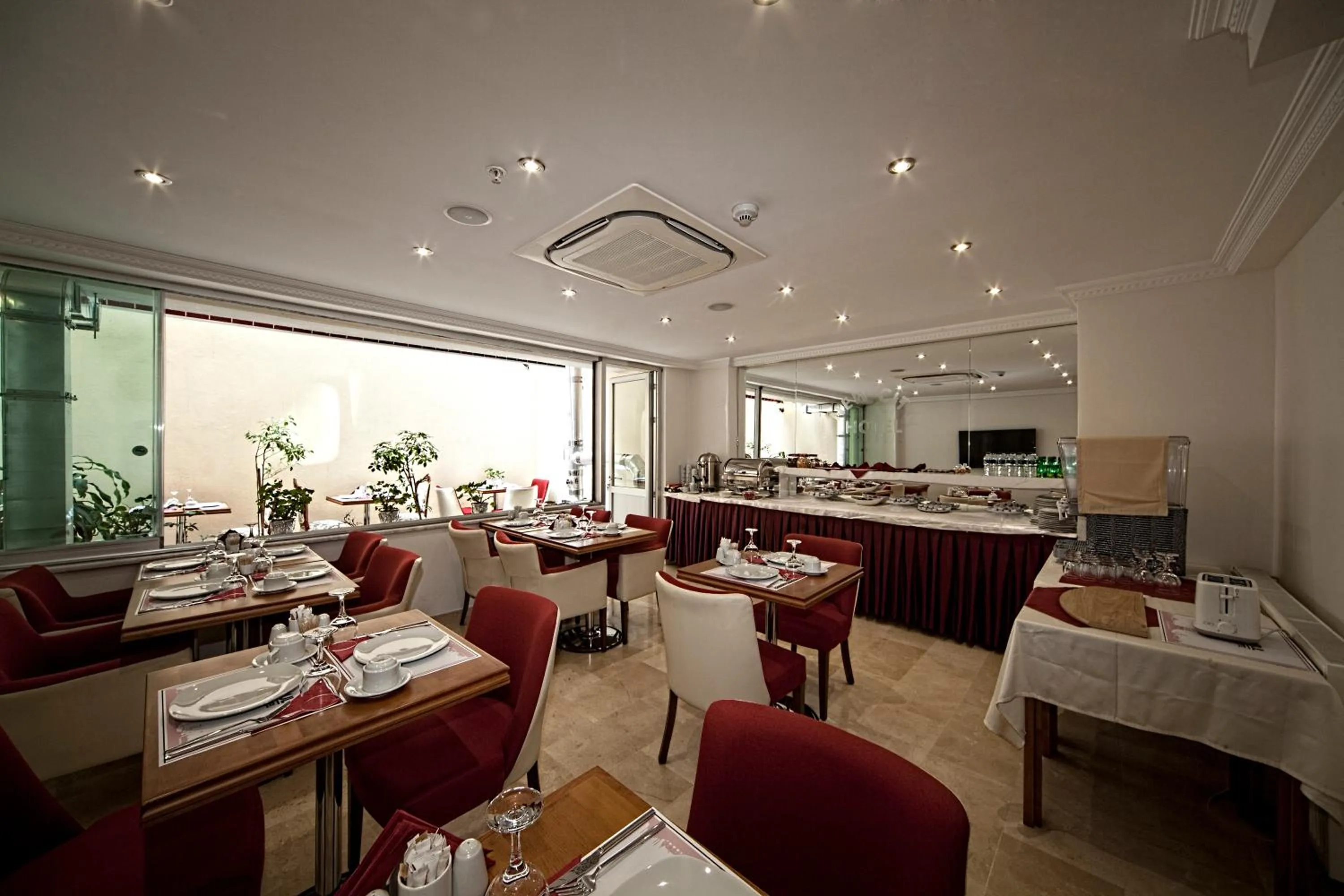 Restaurant/places to eat in Istanbul Newcity Hotel