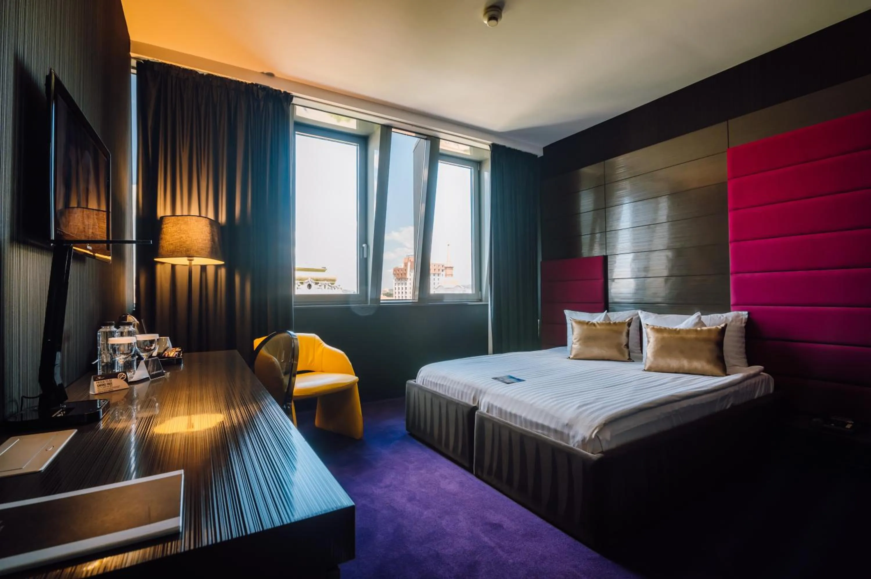 Bed in Plaza V Executive Hotel