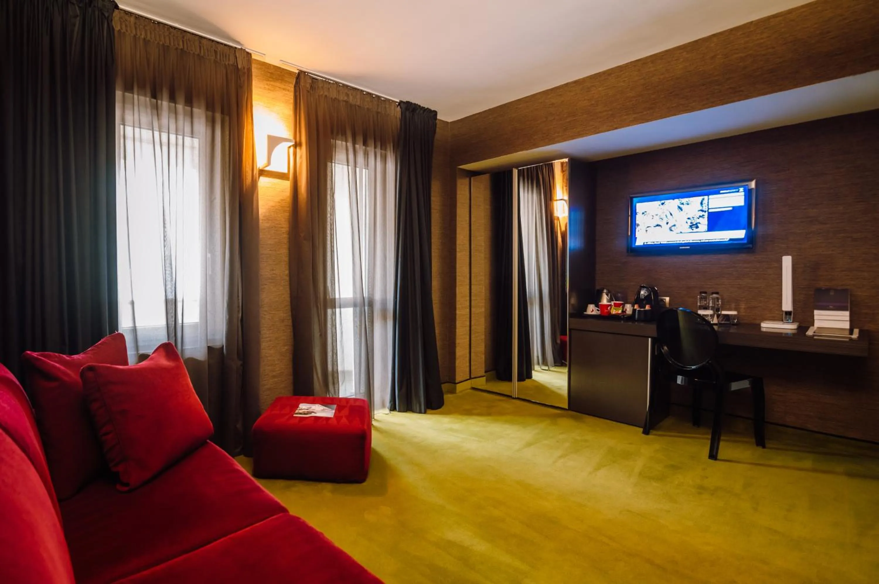 Plaza V Executive Hotel